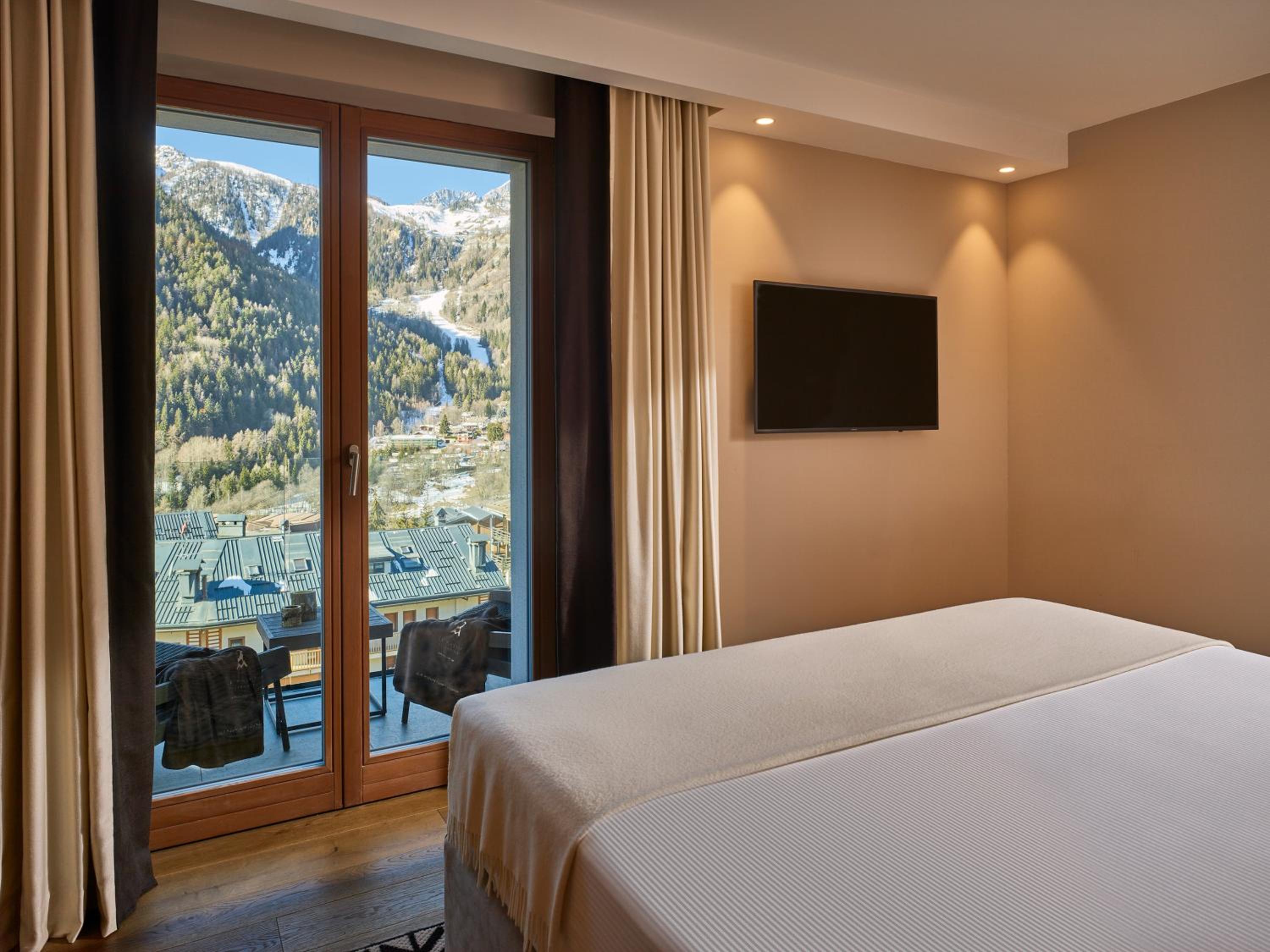 Suite with Mountain View Triple