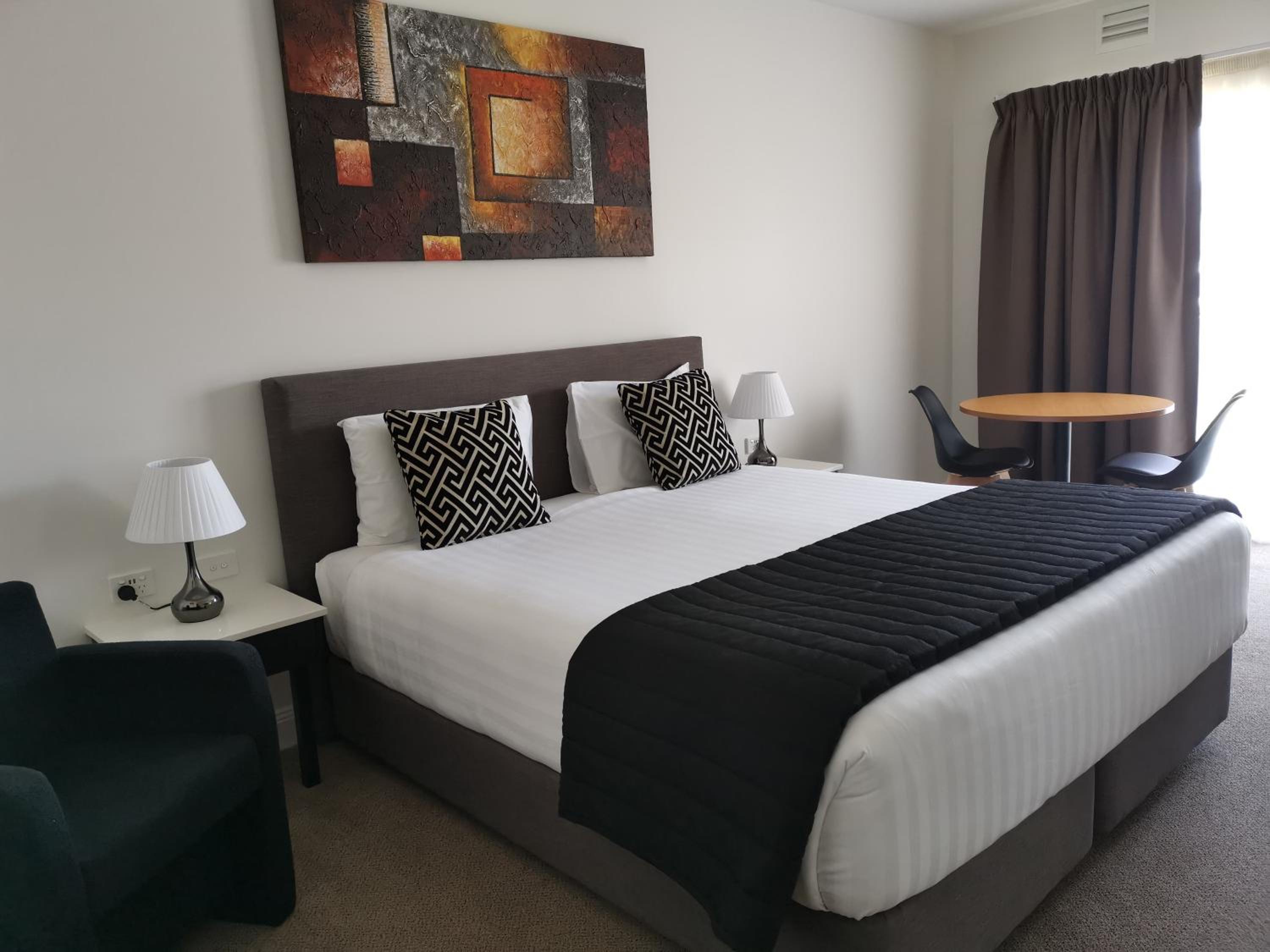 Deluxe King Room - Photo 6