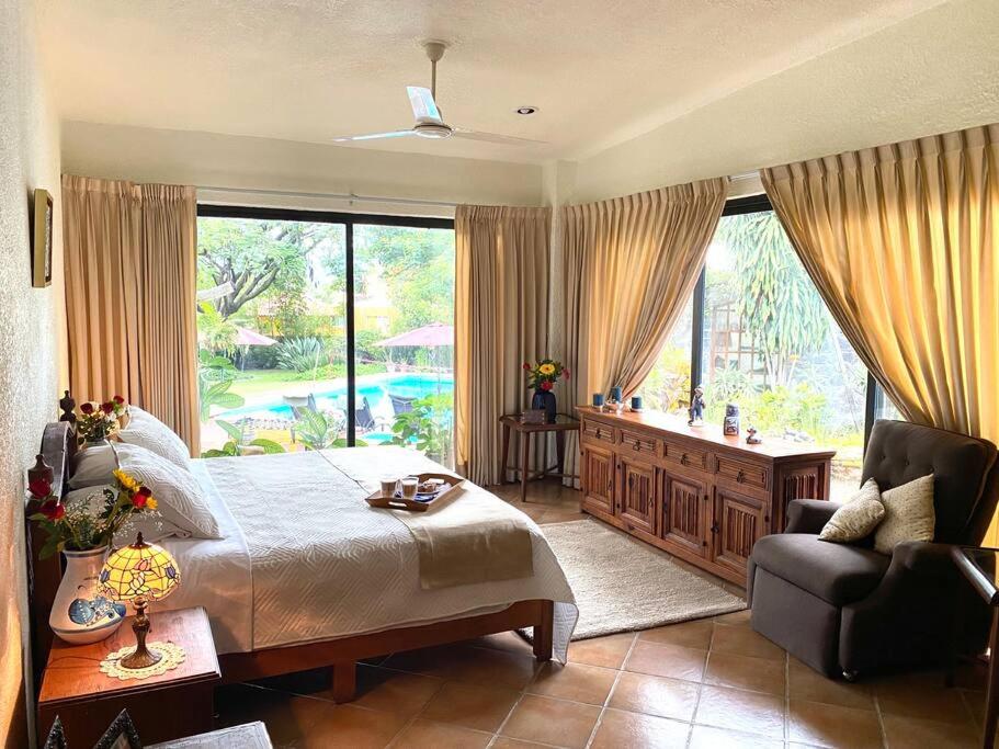 Eight-Bedroom House photo 1