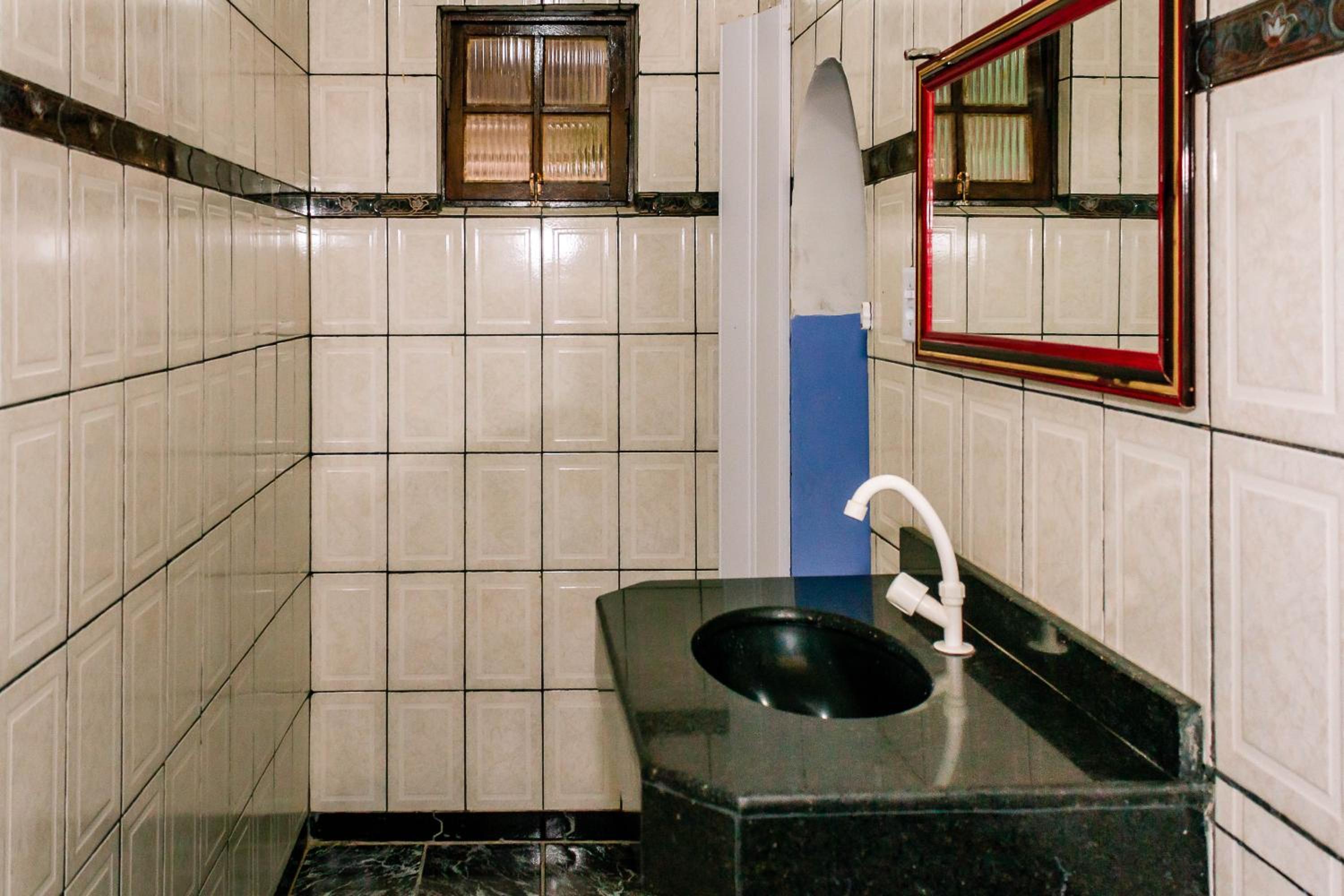 Quadruple Room with Bathroom - Photo 6