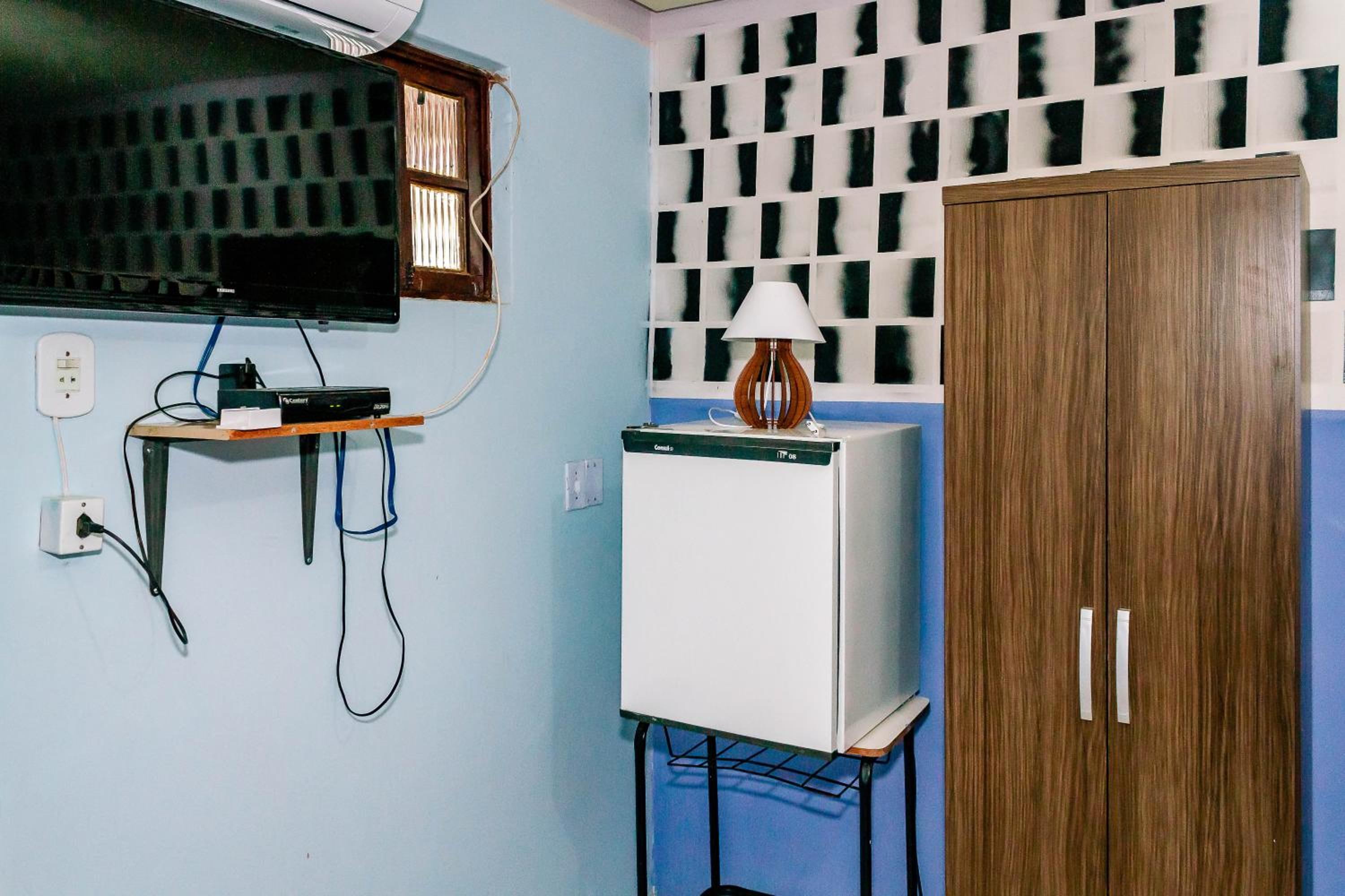 Quadruple Room with Bathroom - Photo 2