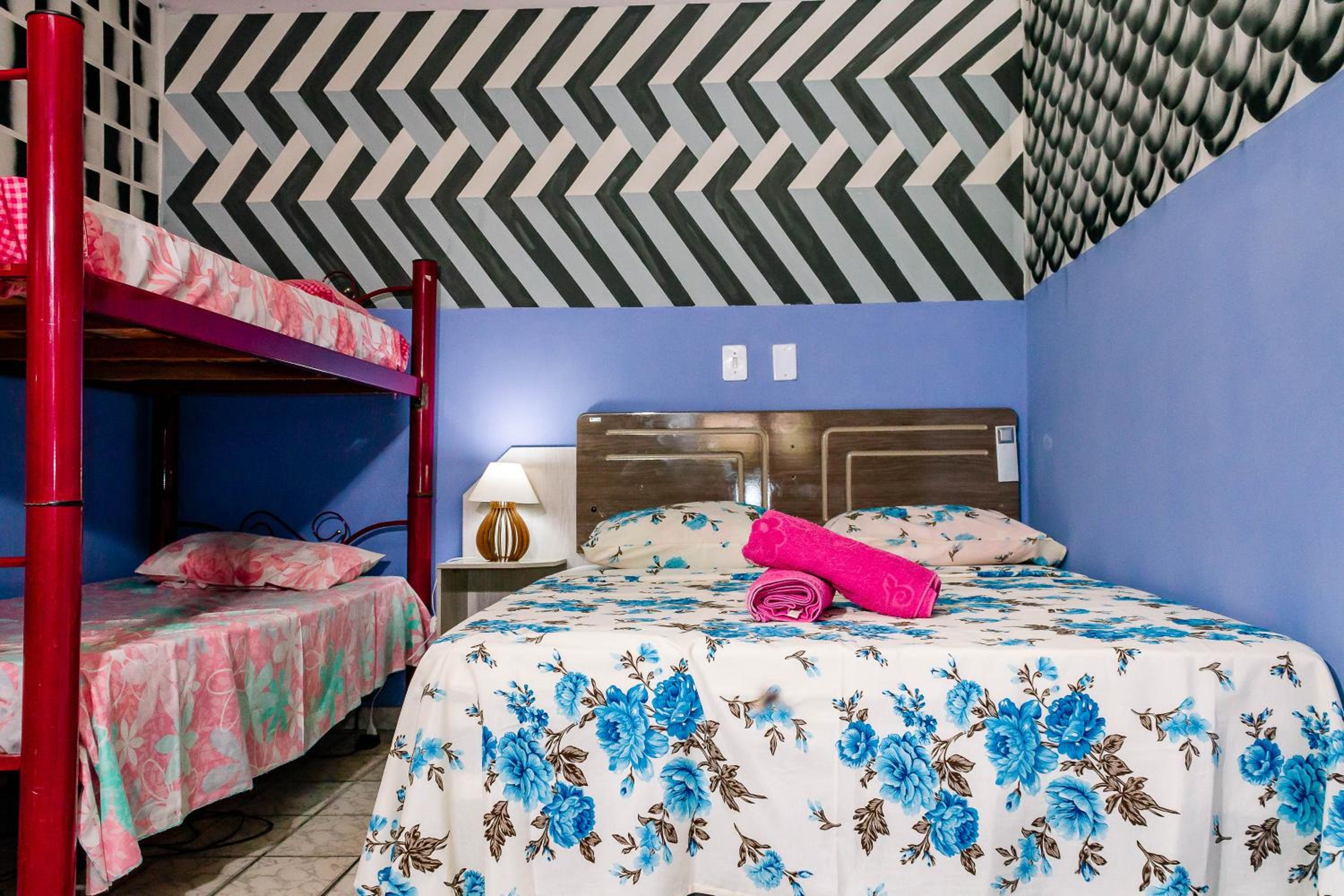 Quadruple Room with Bathroom - Photo 3