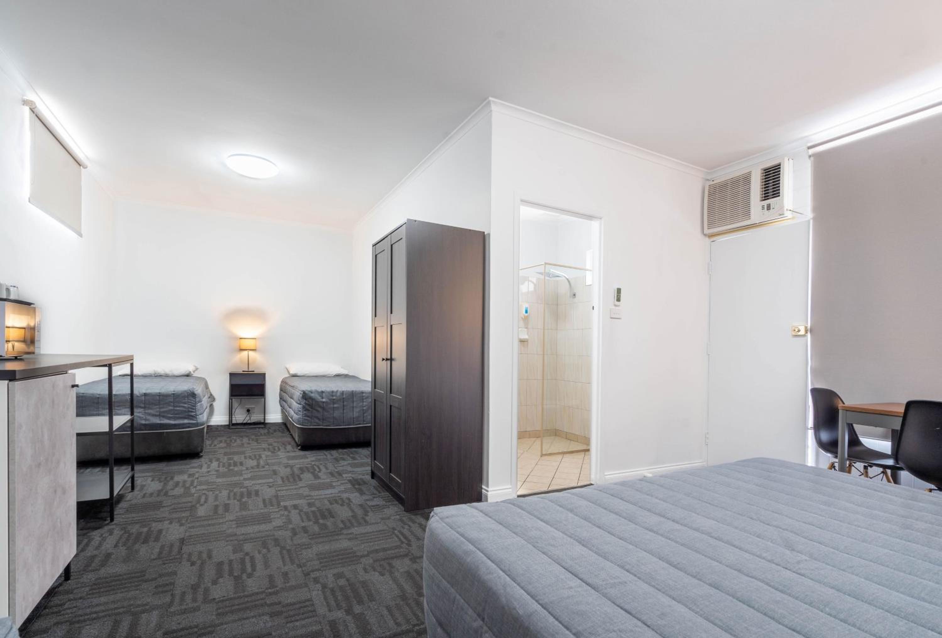 Large Family Room photo 1