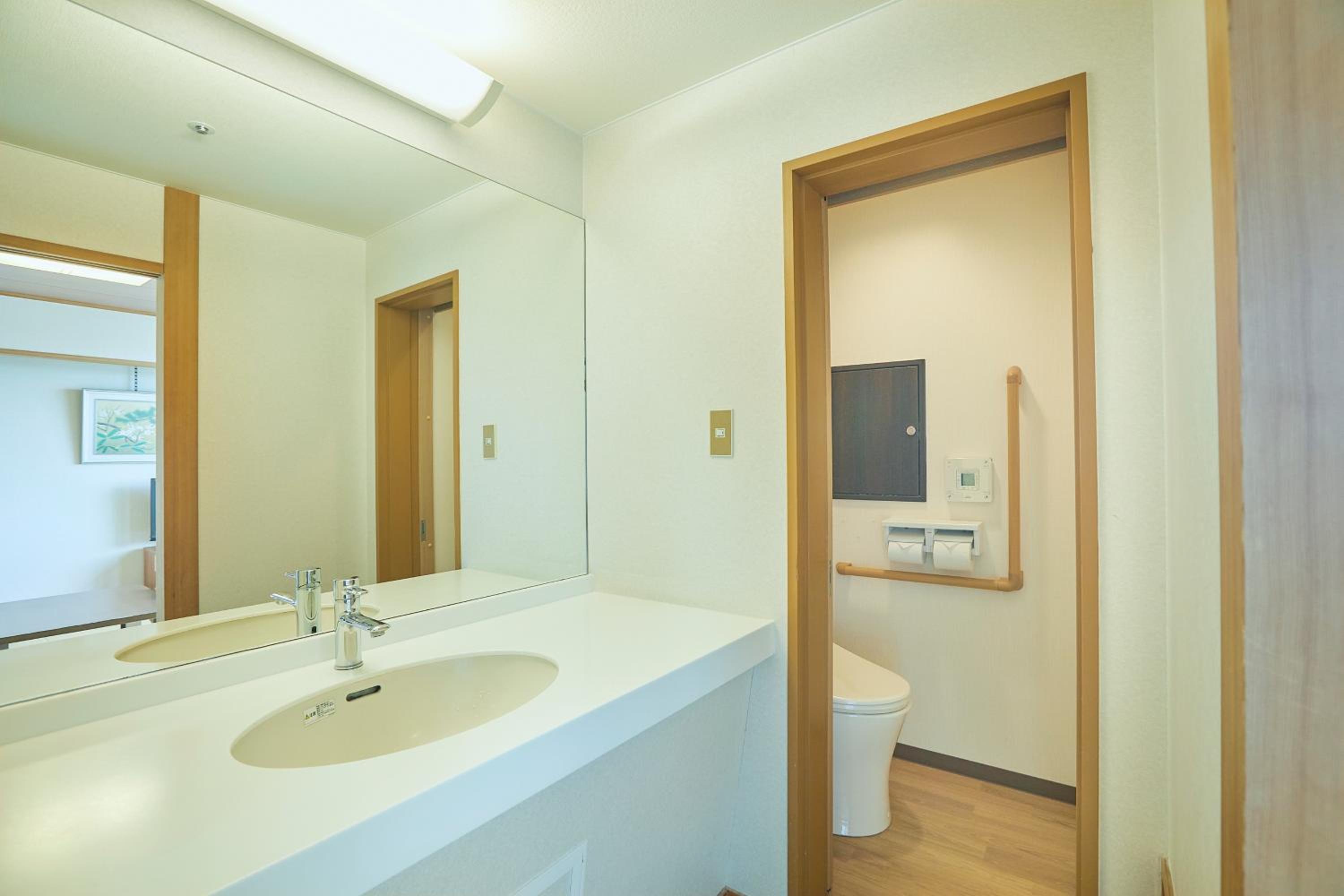 Japanese-style Room with 8 Tatami (MAX 4 Adults) photo 2