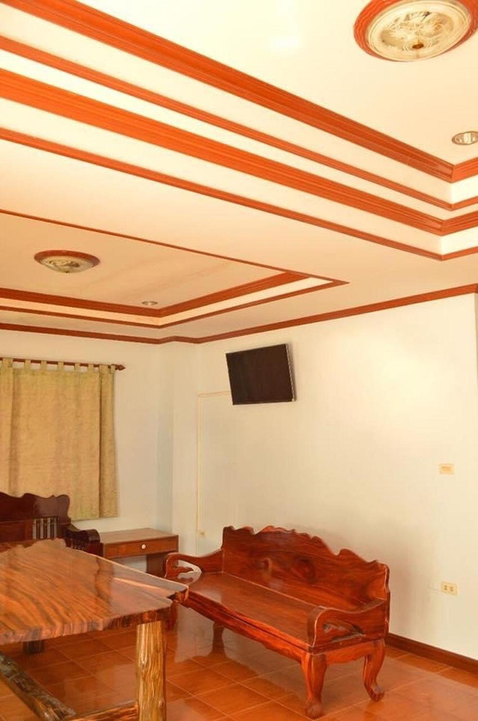 Five-Bedroom House - Photo 4