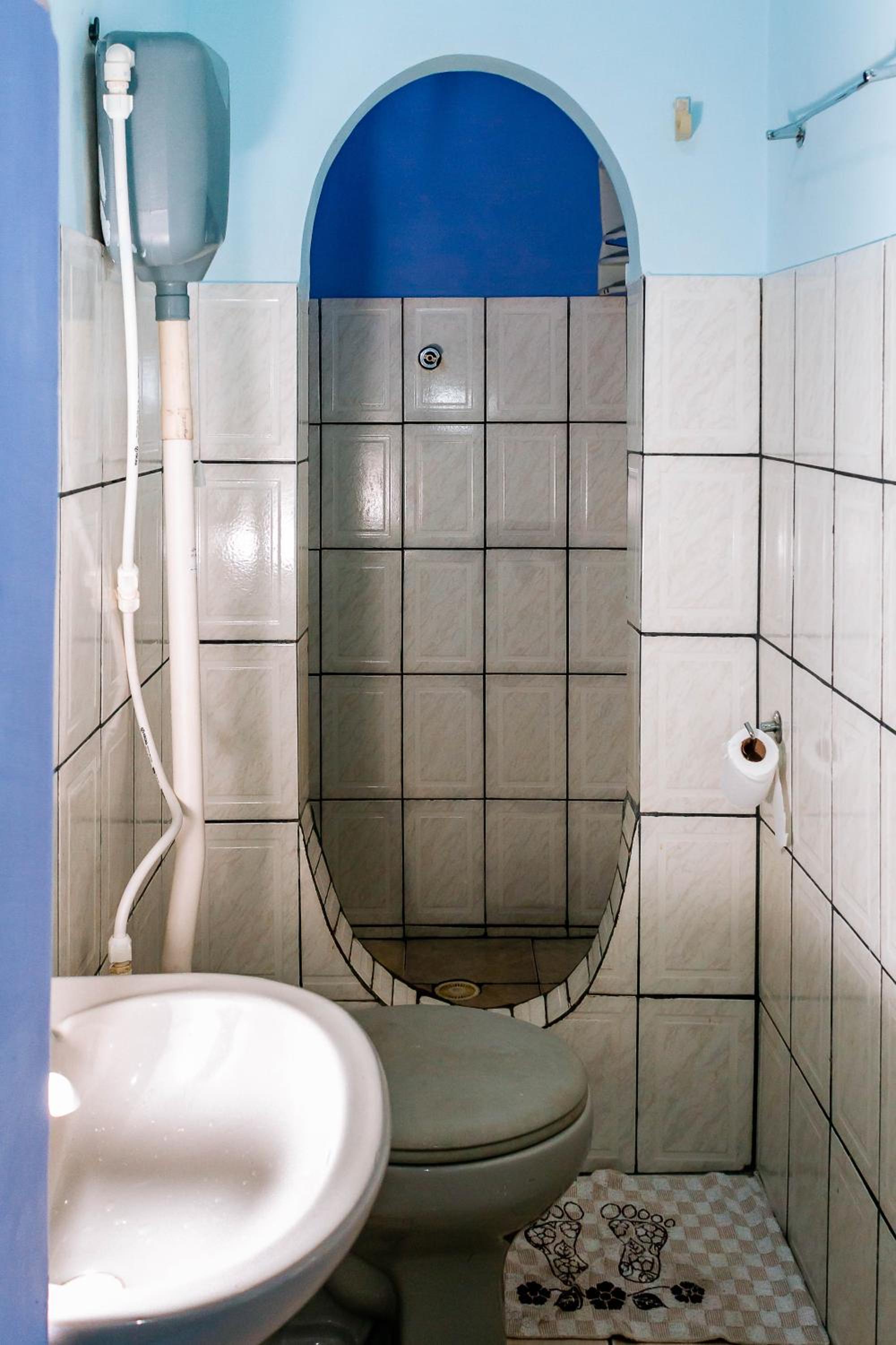 Double Room with Private Bathroom - Photo 2
