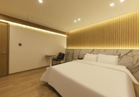 Standard Double Room - Photo 1