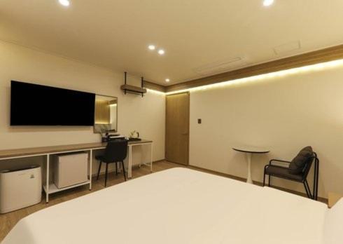 Standard Double Room - Photo 5