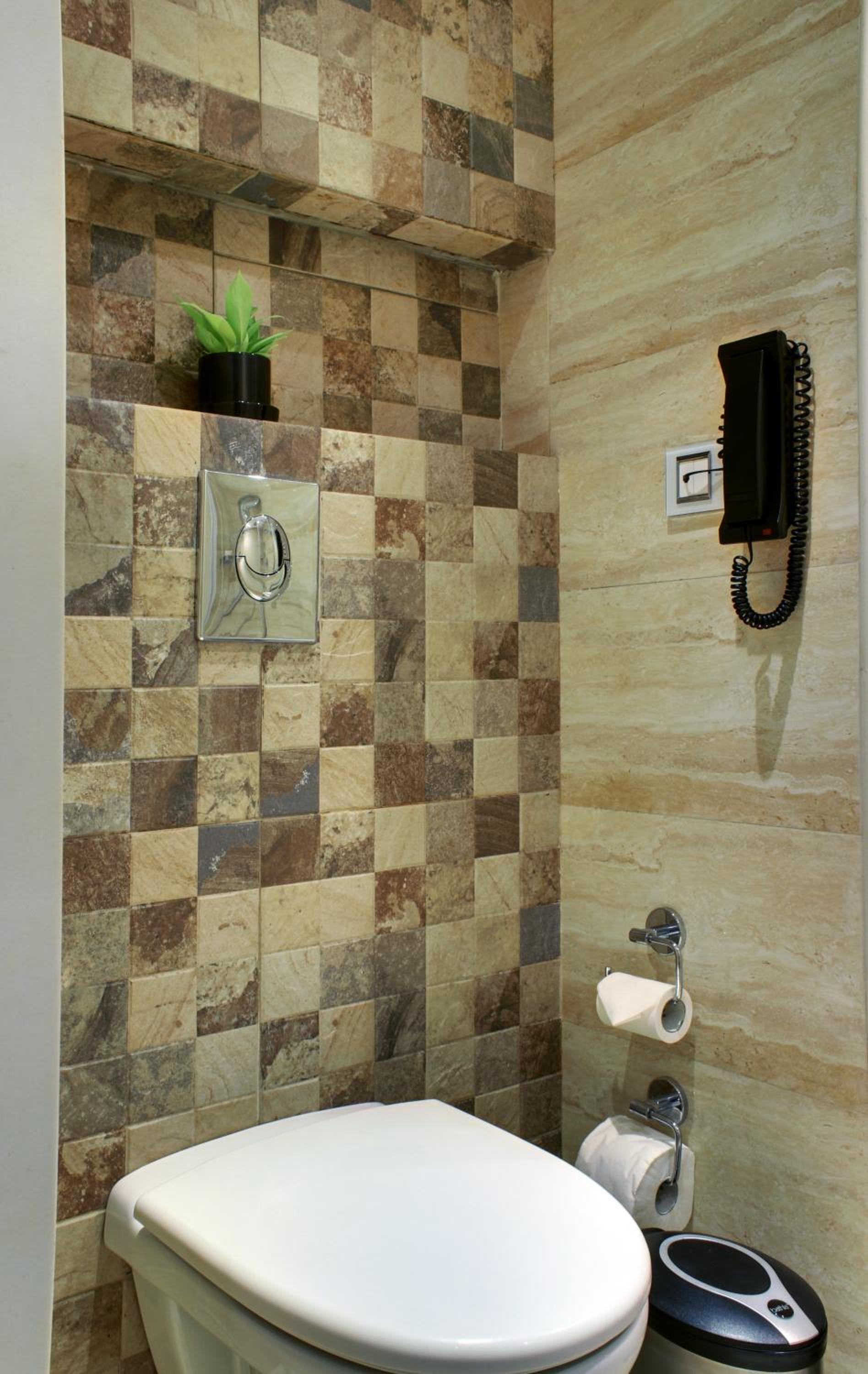 Deluxe Queen Room - Mobility Access/Non-Smoking with with 15% Discount on Food and Soft Beverage photo 2