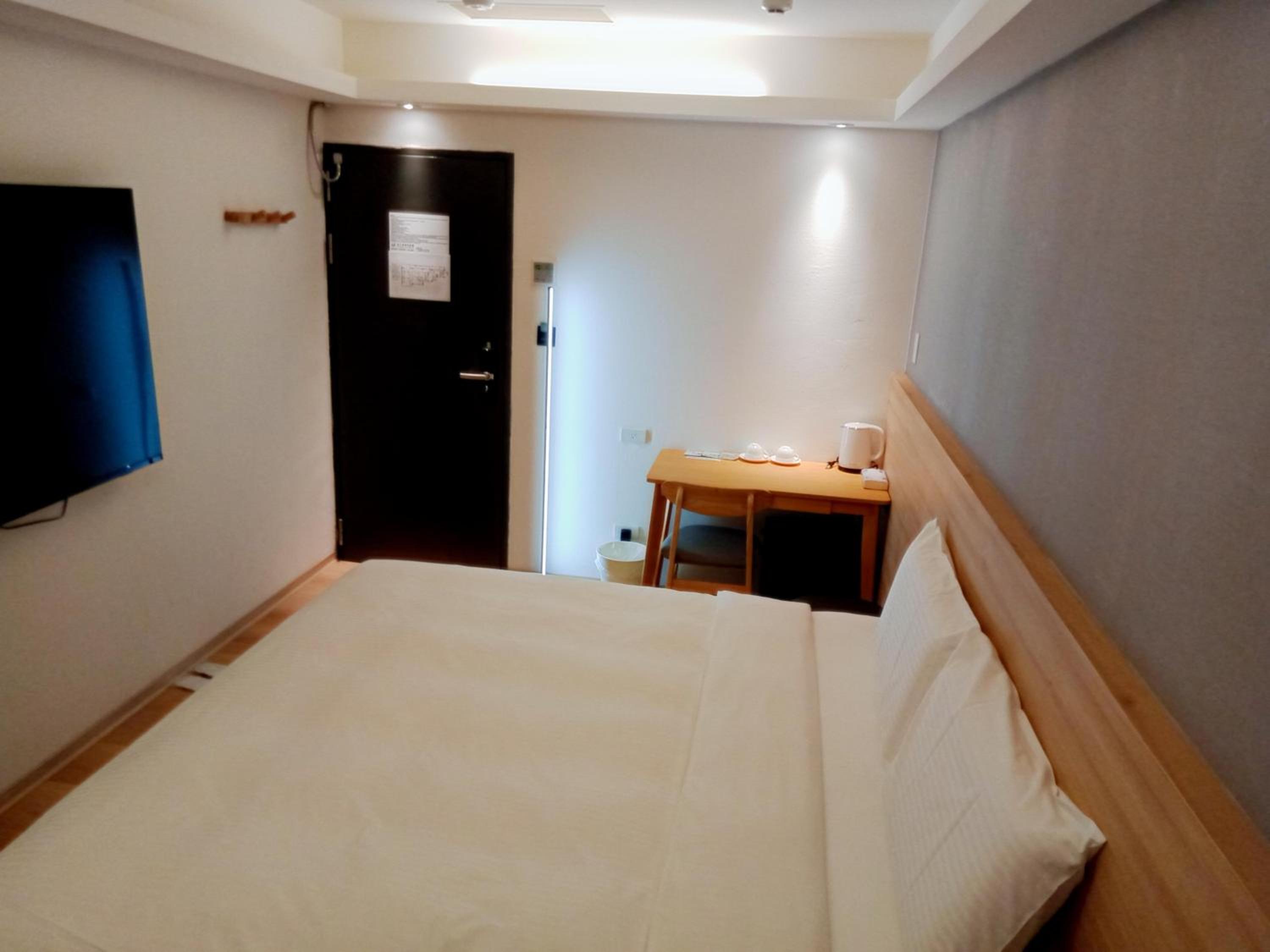 Standard Queen Room photo 2