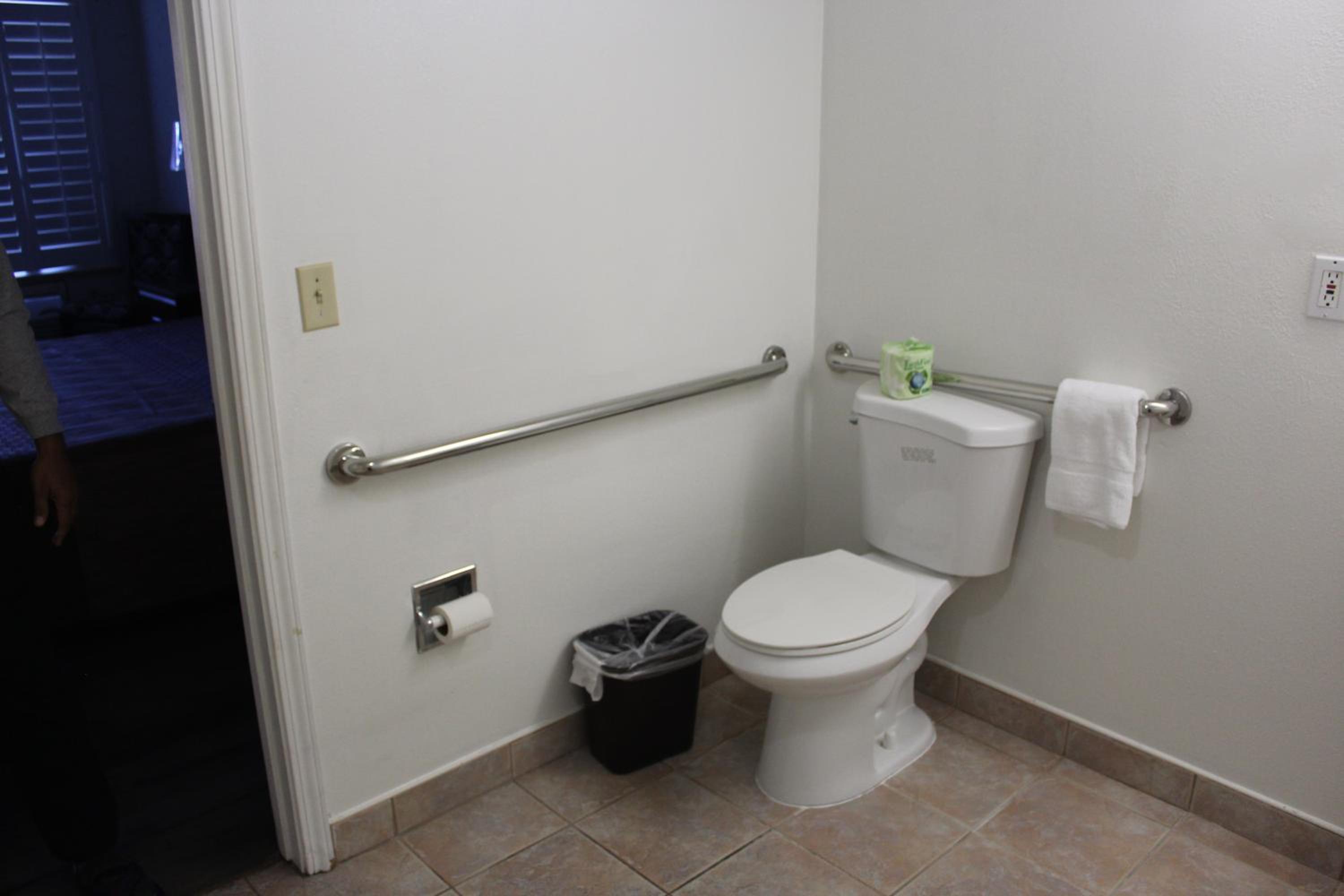 King Room - Disability Access - Photo 5