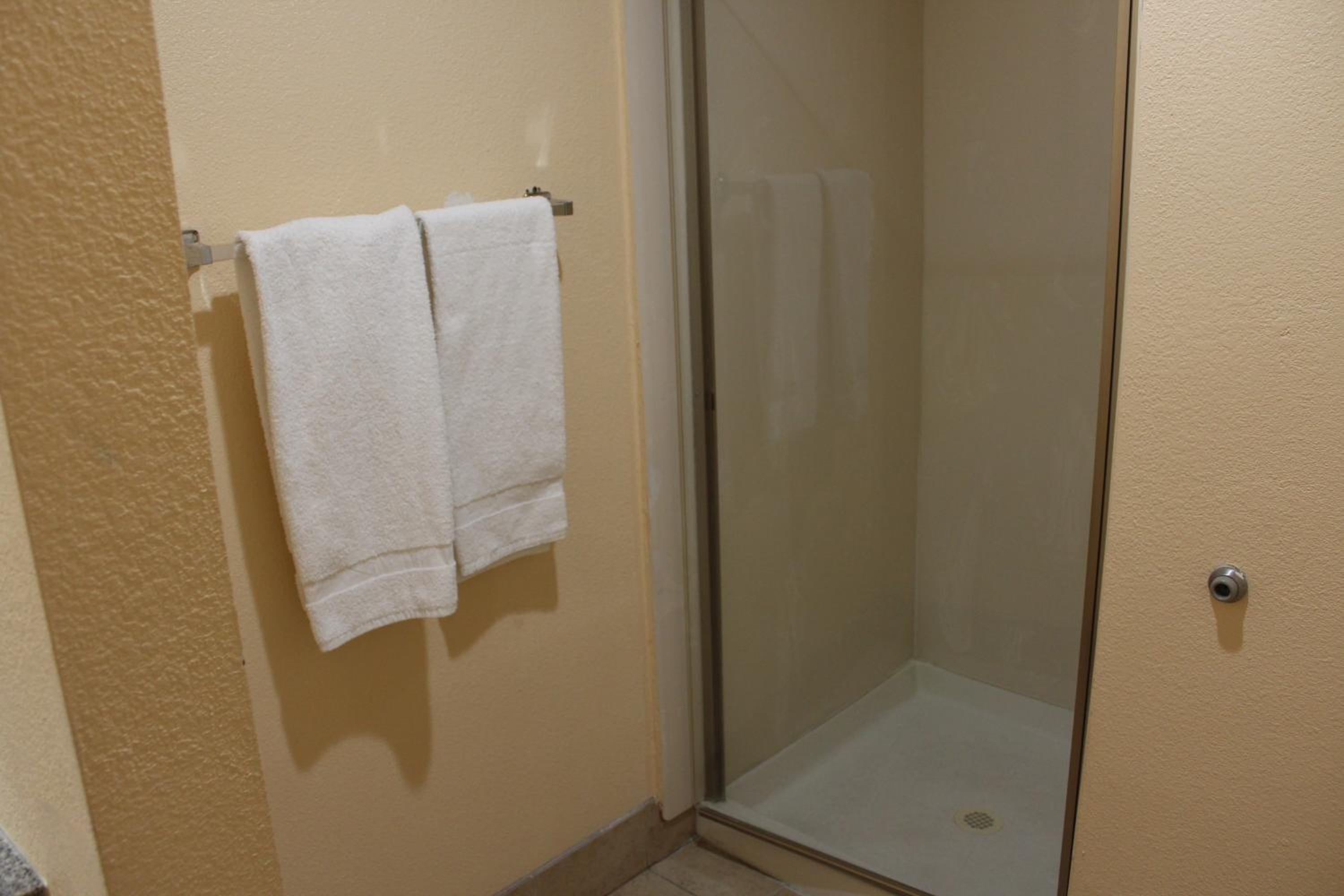 Queen Room - Non-Smoking - Photo 4