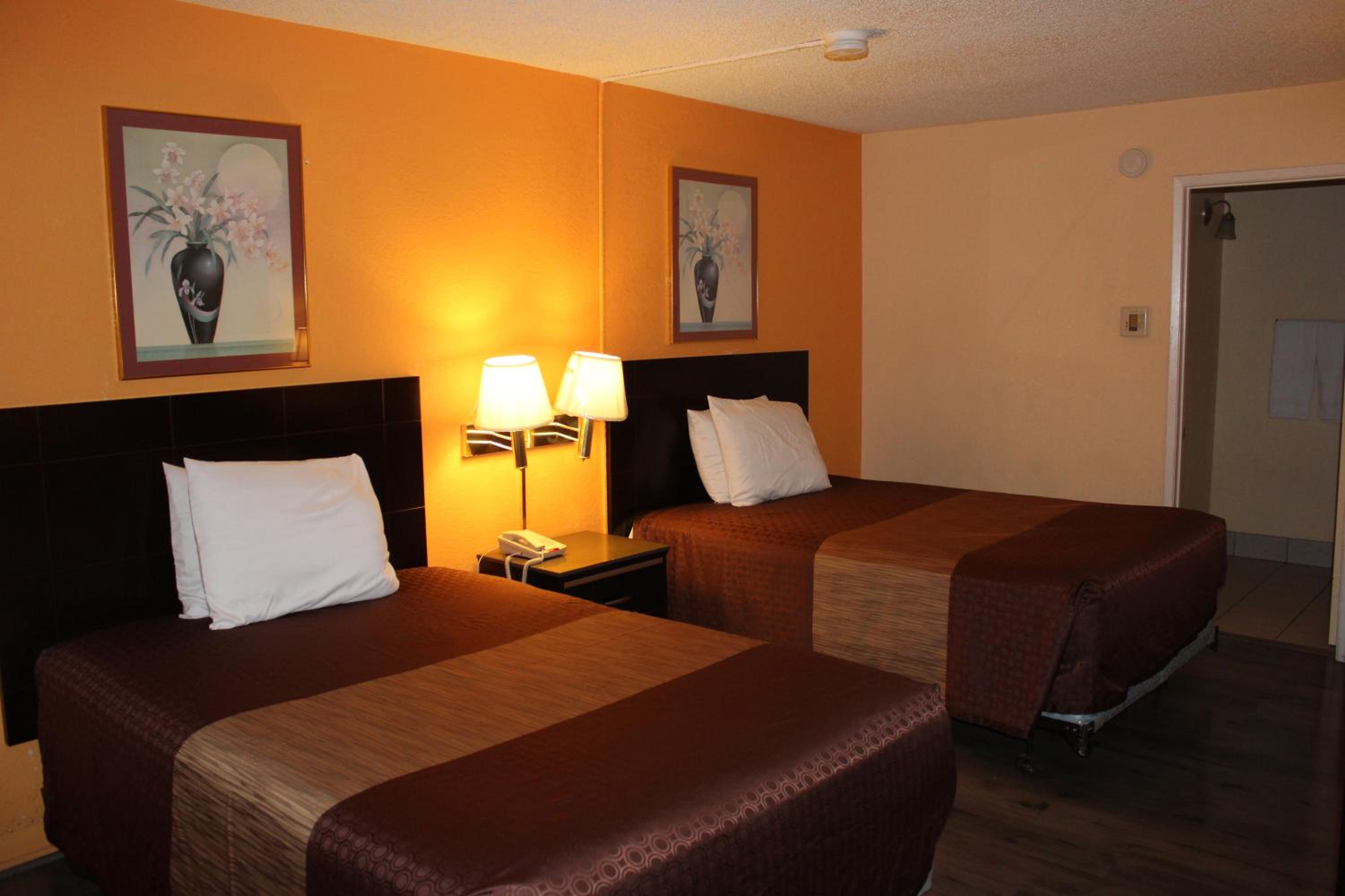 Double Room with Two Double Beds - Non-Smoking - Photo 1