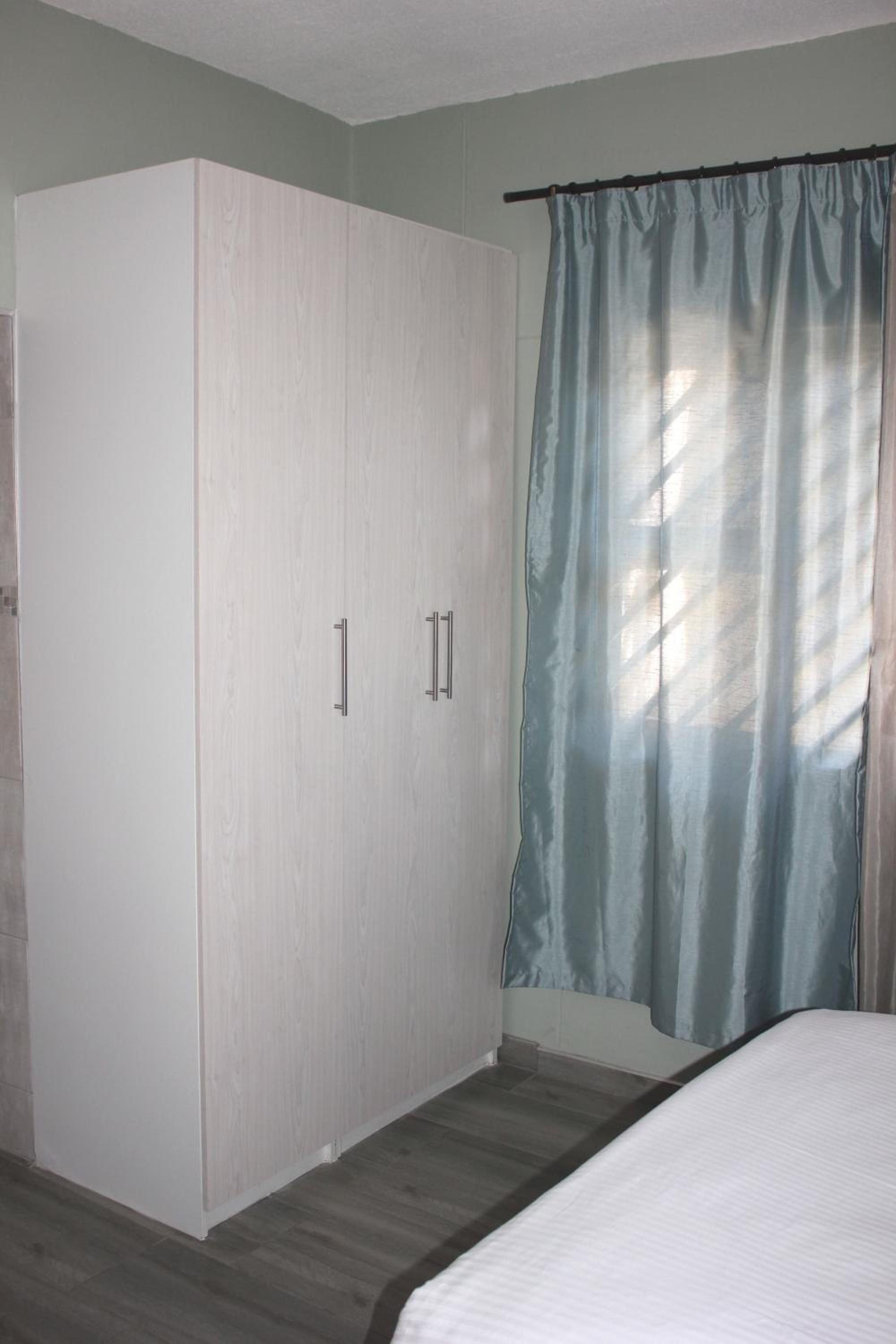 Twin Room with Private Bathroom photo 1
