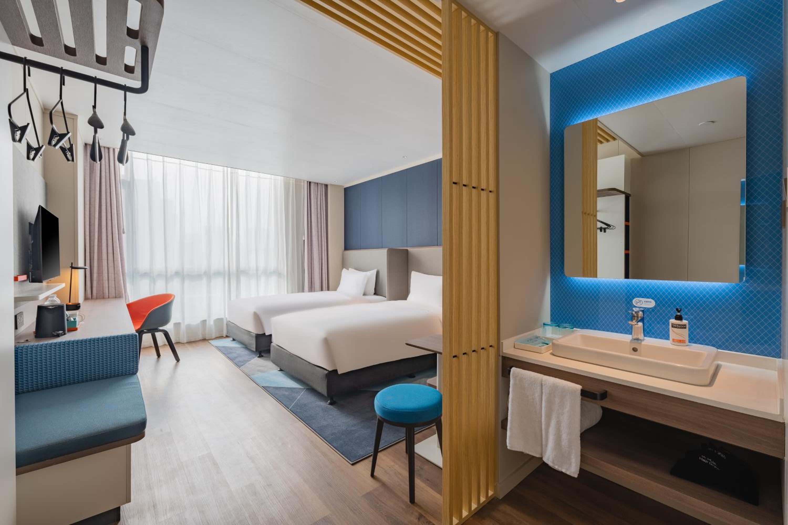 Standard Twin Room - Photo 4