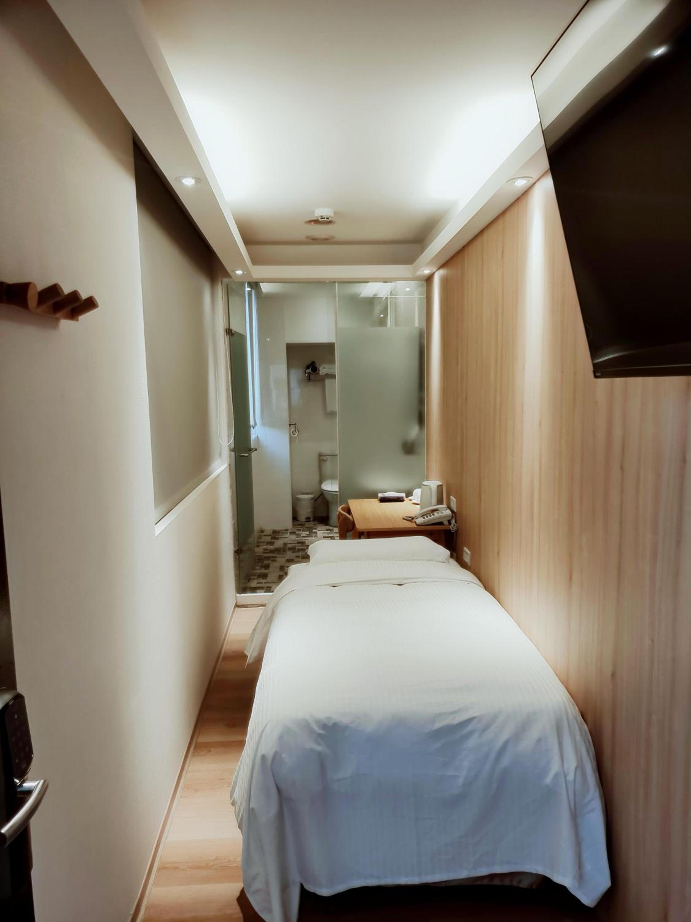 Single Room with Private Bathroom photo 3