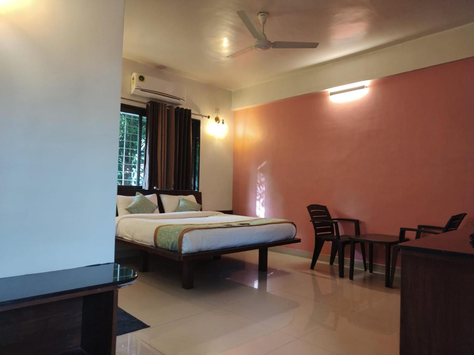Deluxe Room - Photo 9