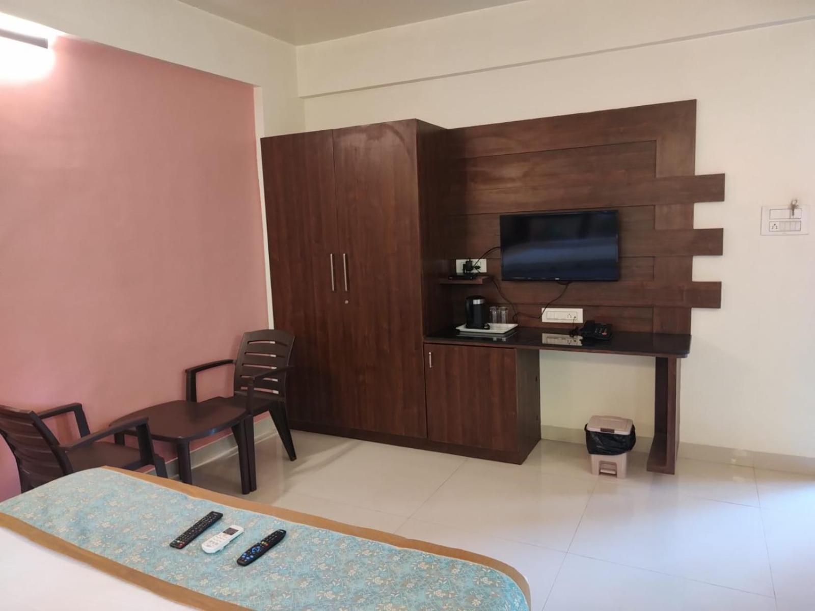 Deluxe Room - Photo 8