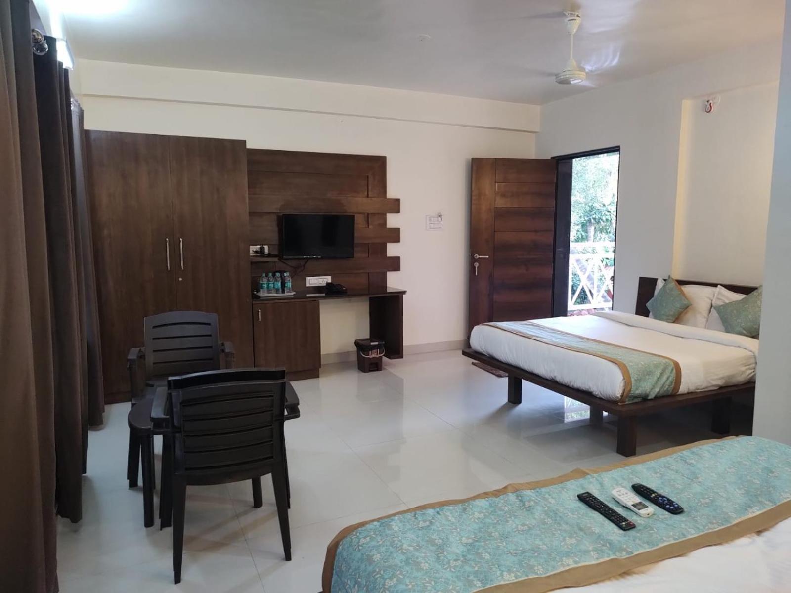 Deluxe Family Room - Photo 7
