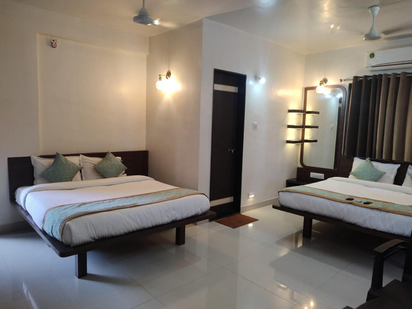 Deluxe Family Room - Photo 8