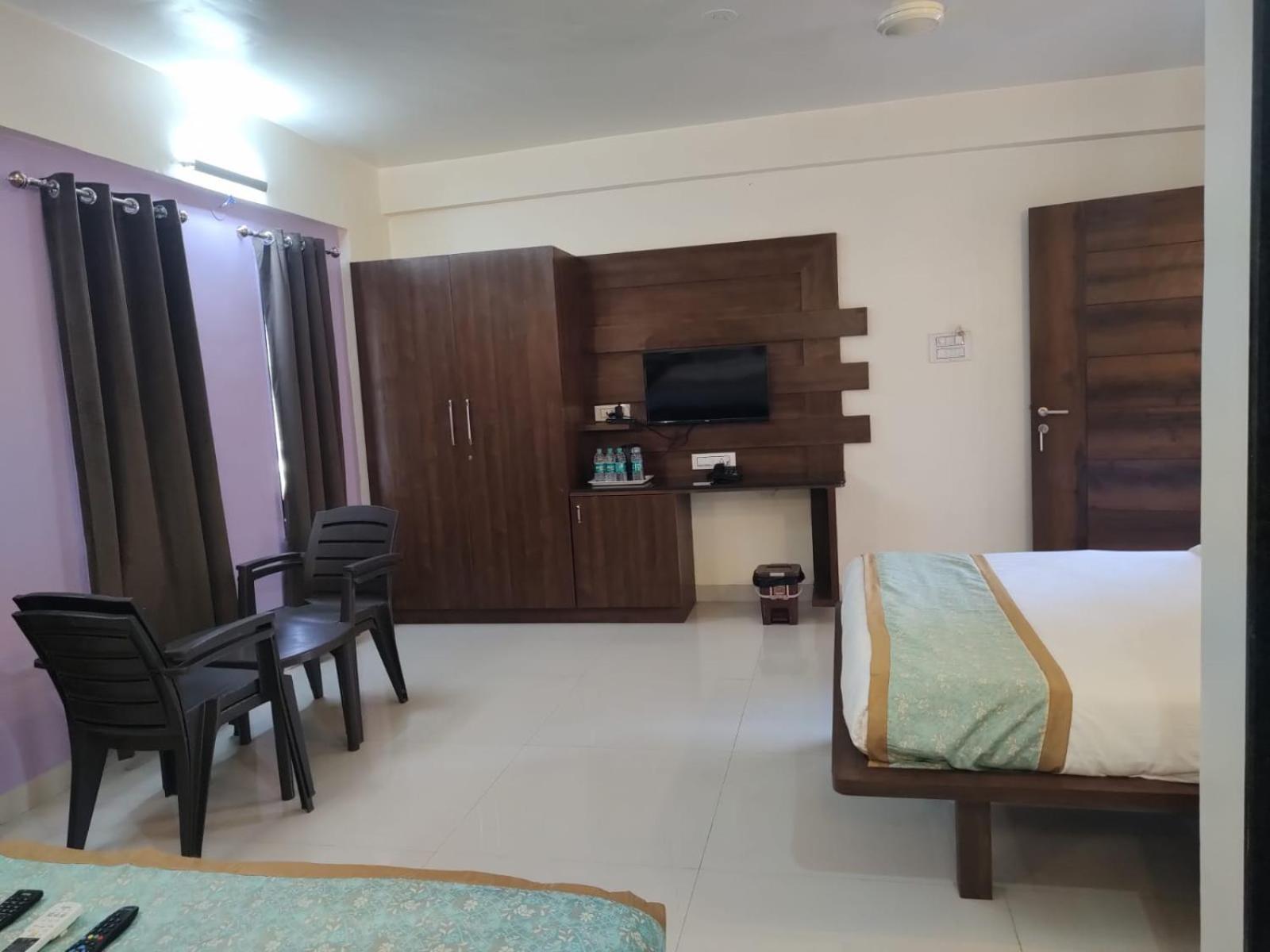 Deluxe Family Room - Photo 9