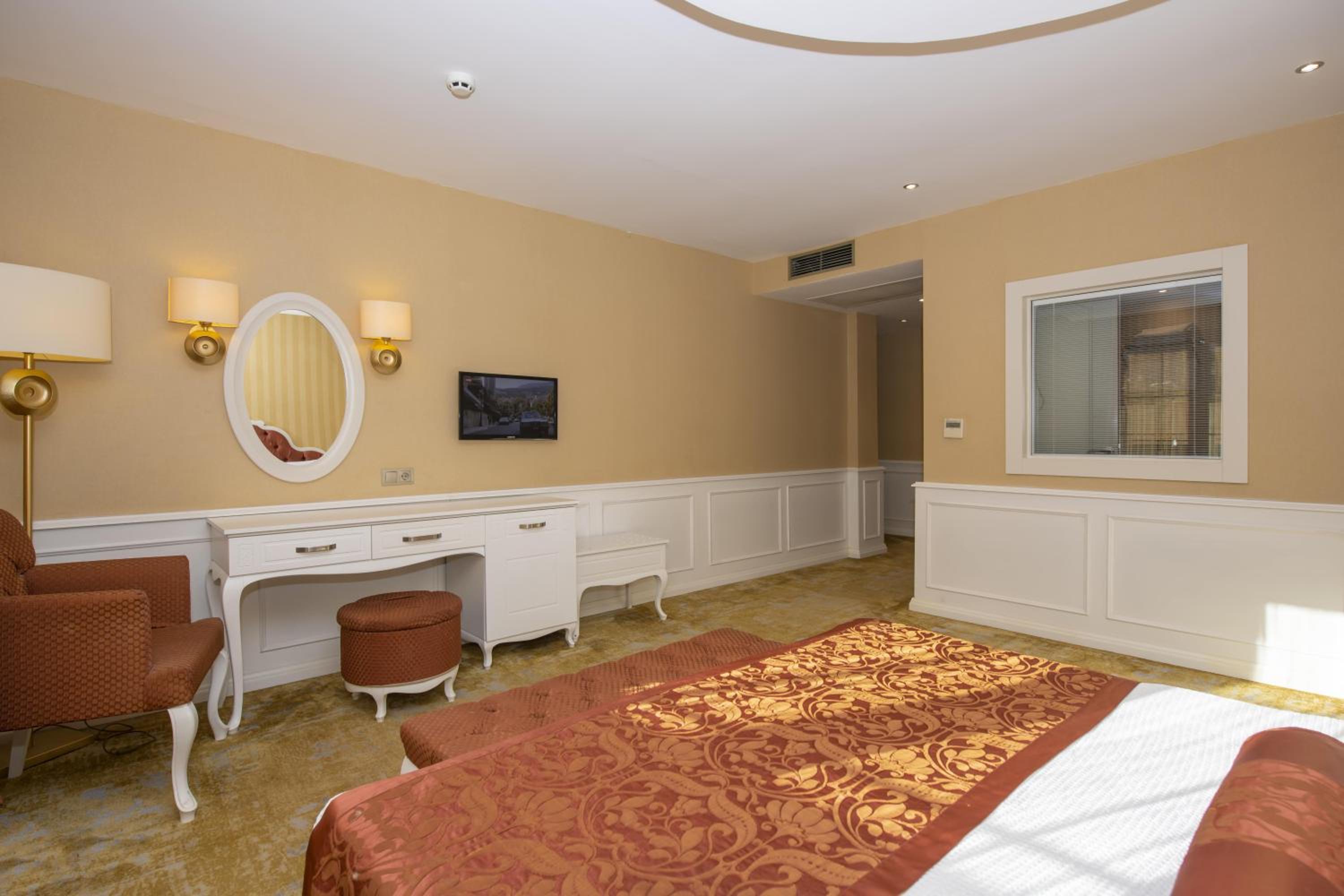 Budget Double Room photo 3