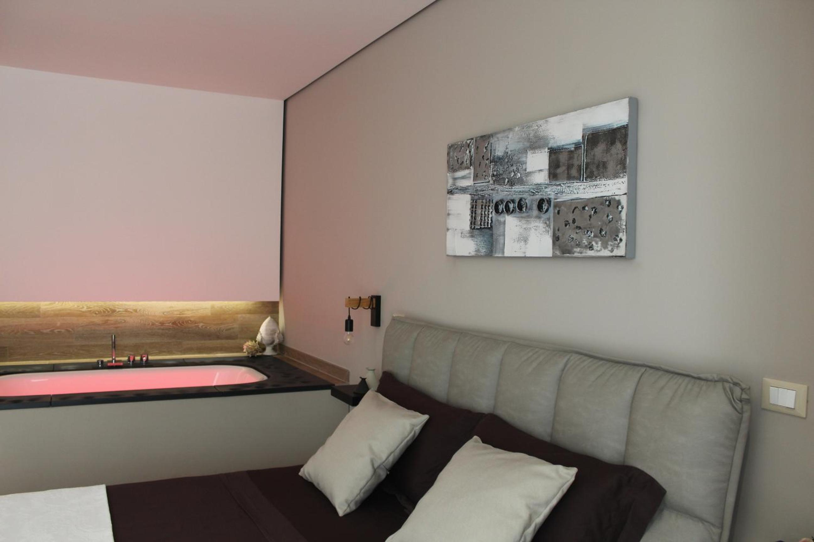 Deluxe Suite - Photo 3