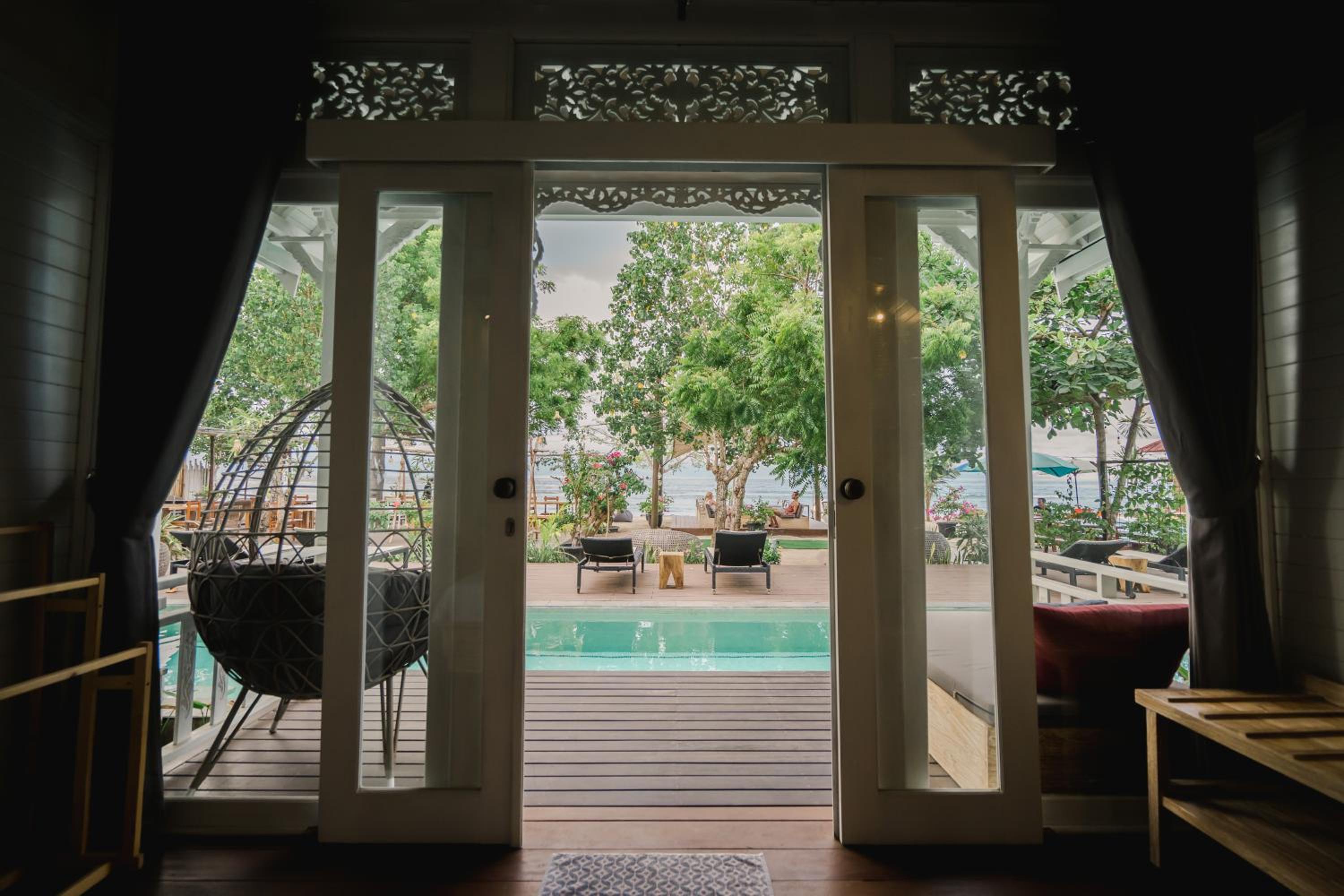 Deluxe Room Beachfront with Pool Access - Photo 11
