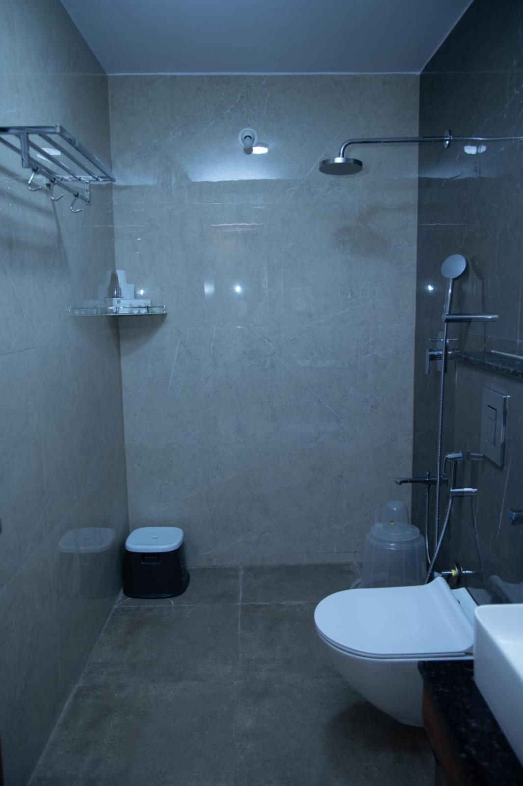 Deluxe Double or Twin Room - Photo 10