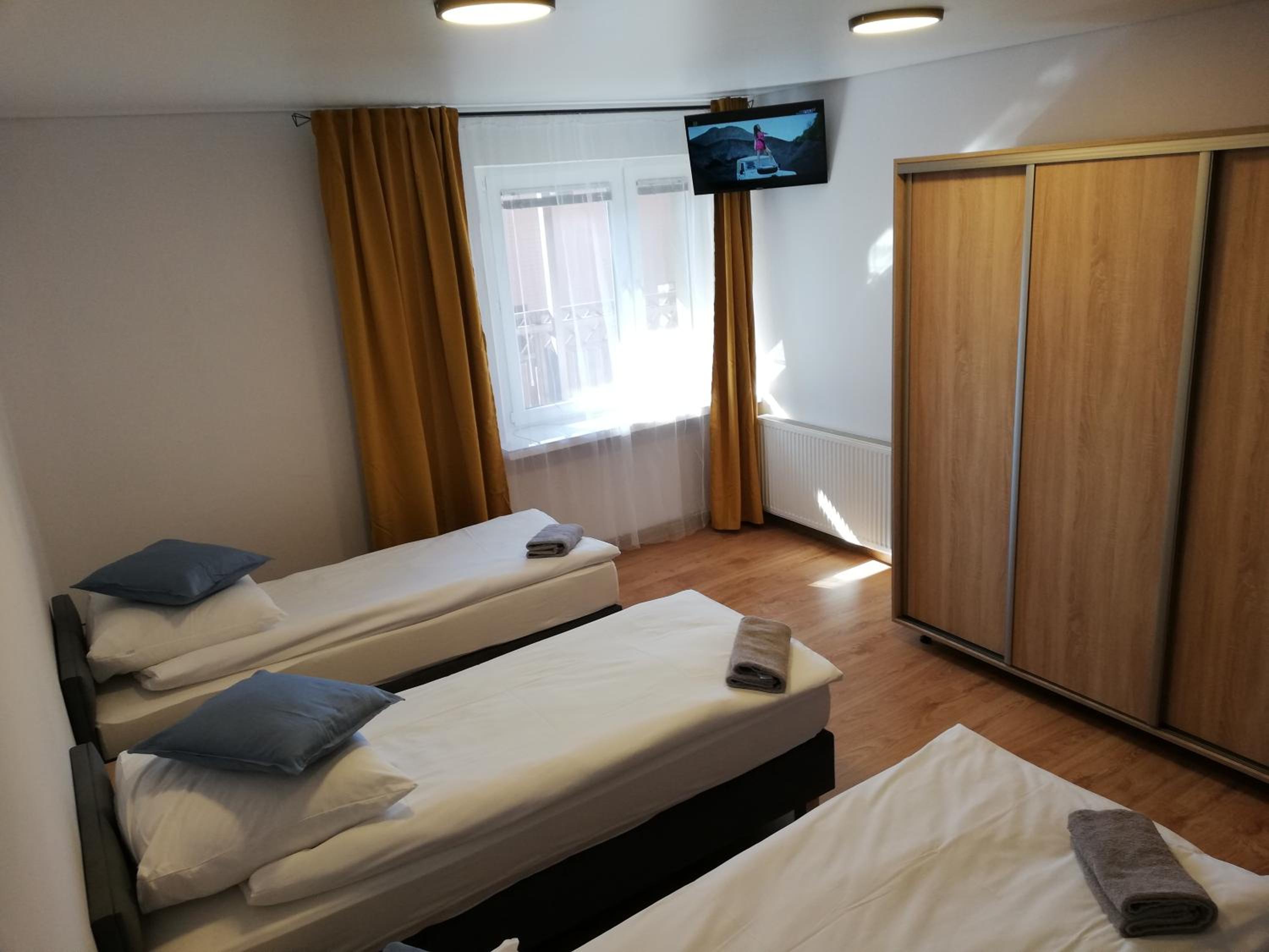 Triple Room with Private Bathroom - Photo 4