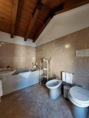 Superior Double Room with Spa Bath - Photo 11