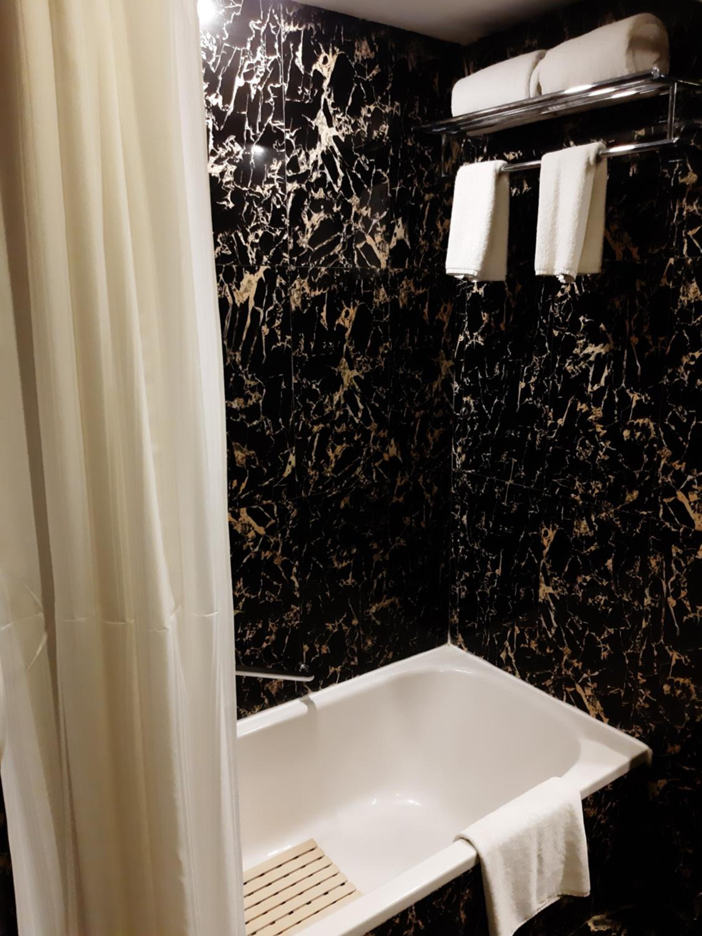 Deluxe Suite photo 3
