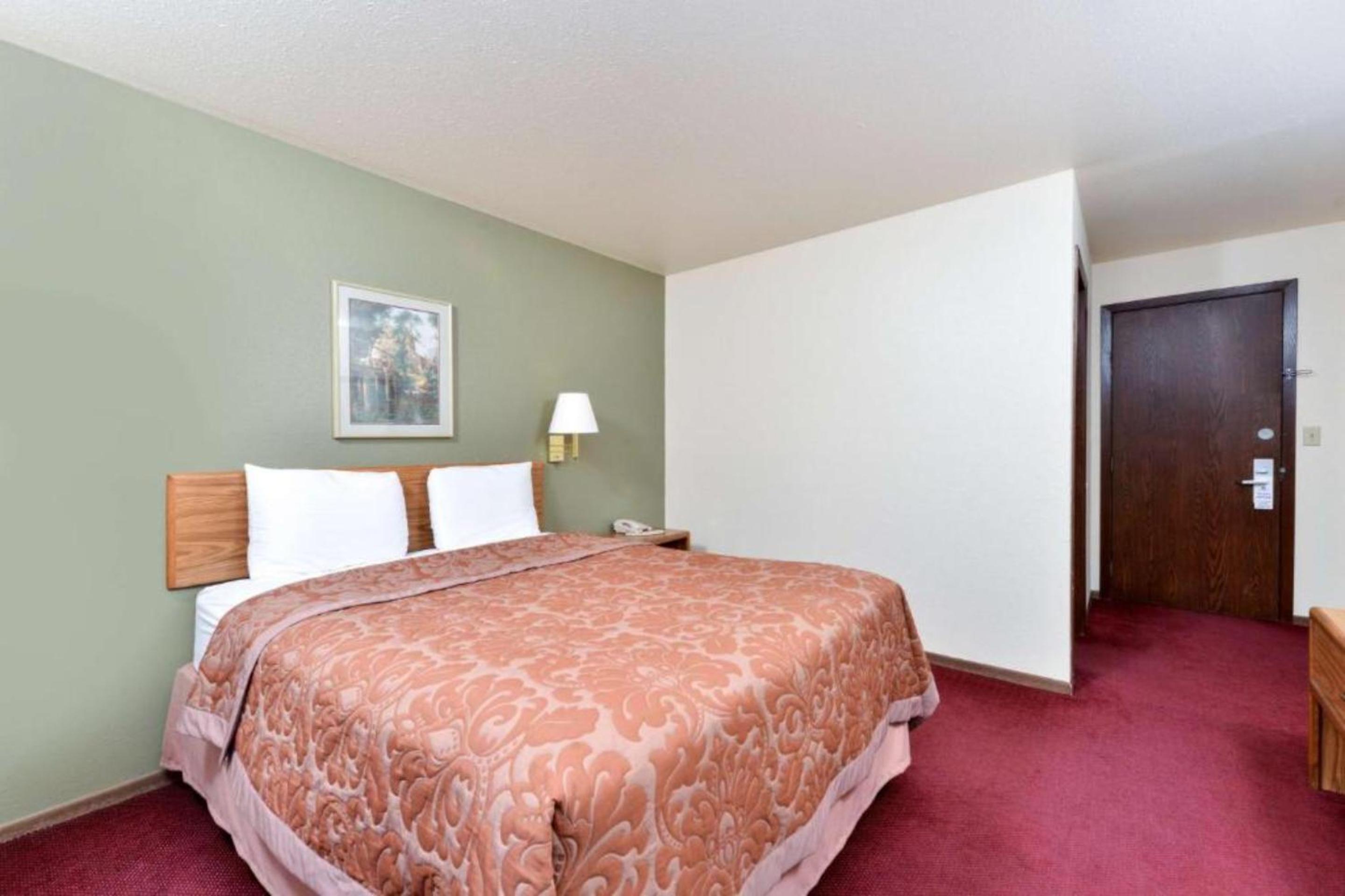 King Room with One King Bed (Non Smoking) photo 1