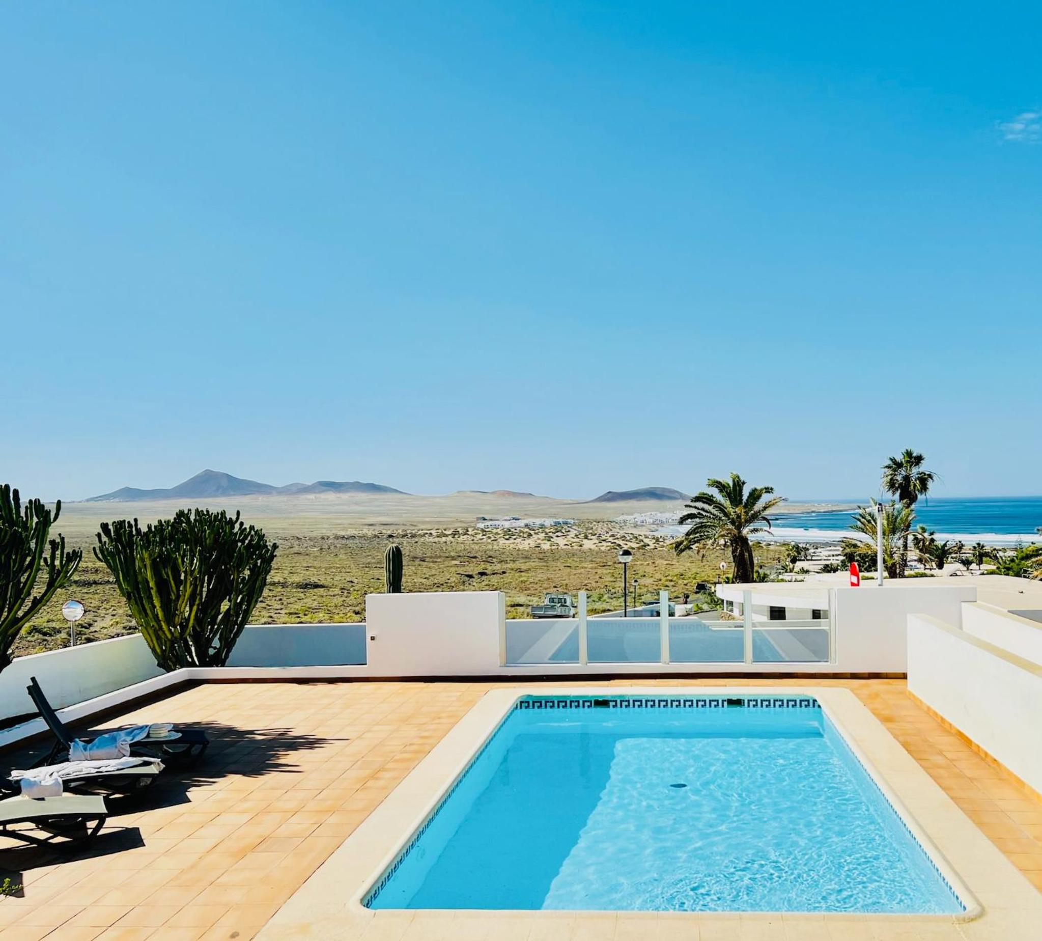 Three-Bedroom Villa photo 3