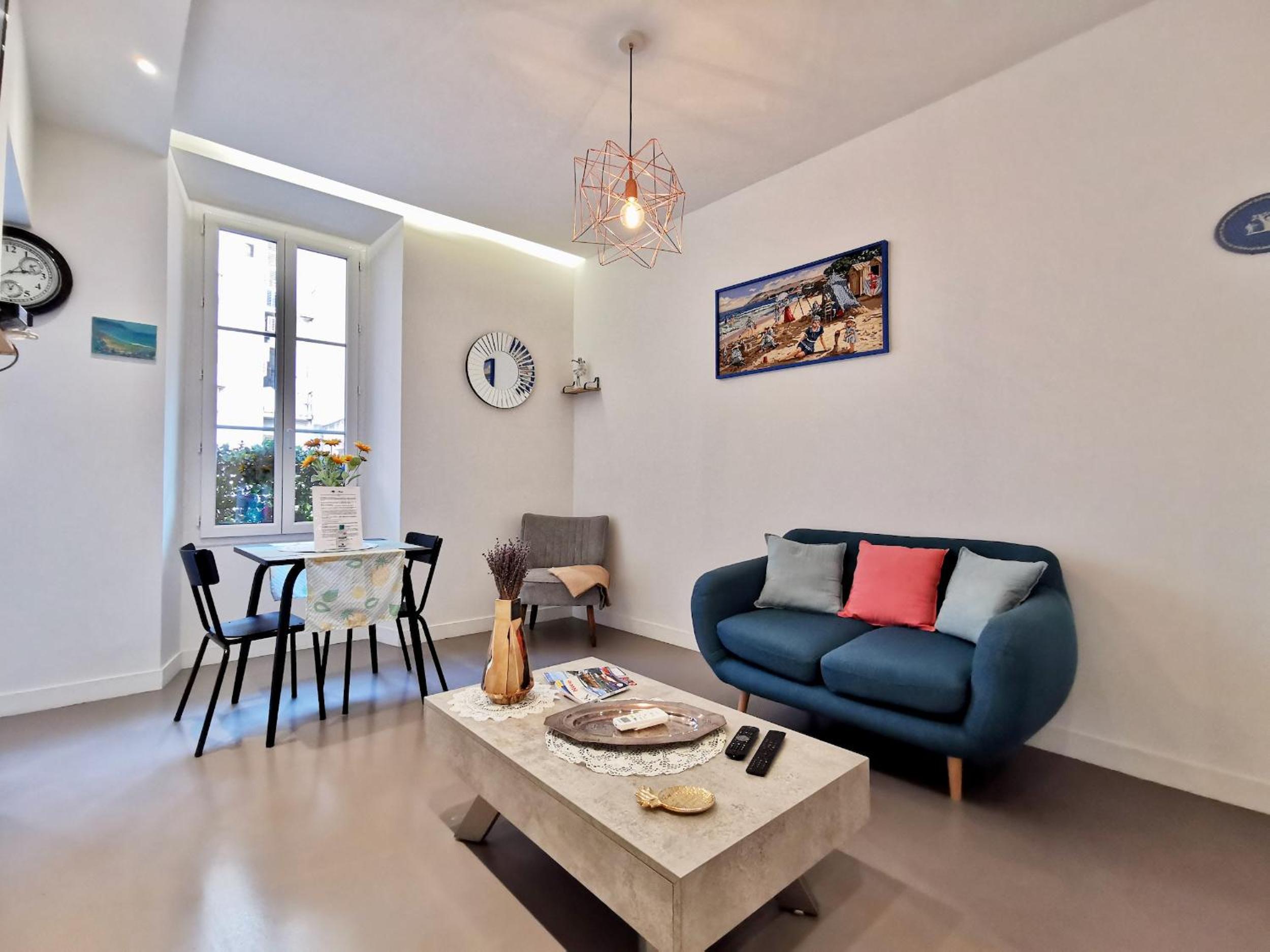One-Bedroom Apartment