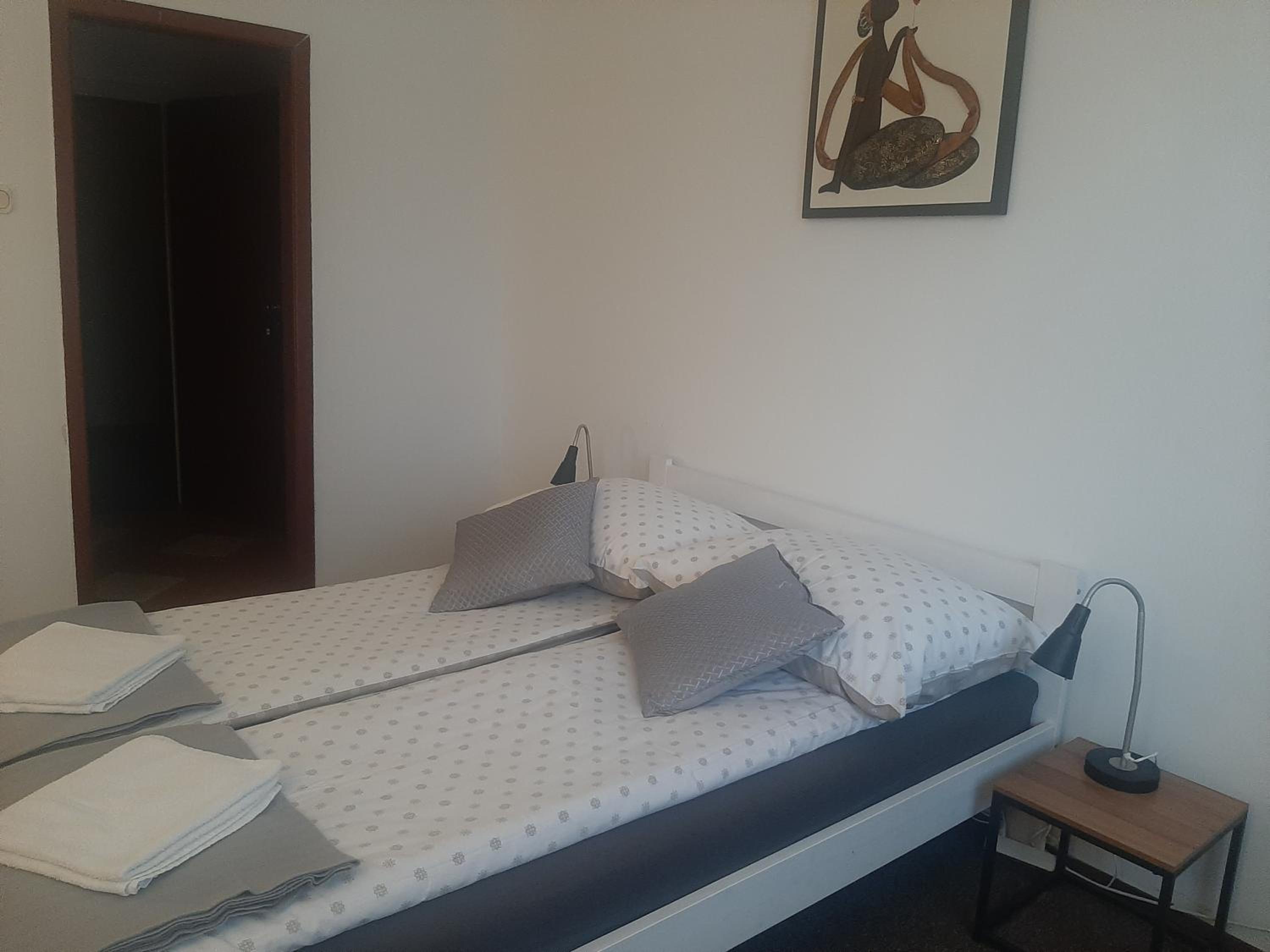Single Room with Bathroom photo 2