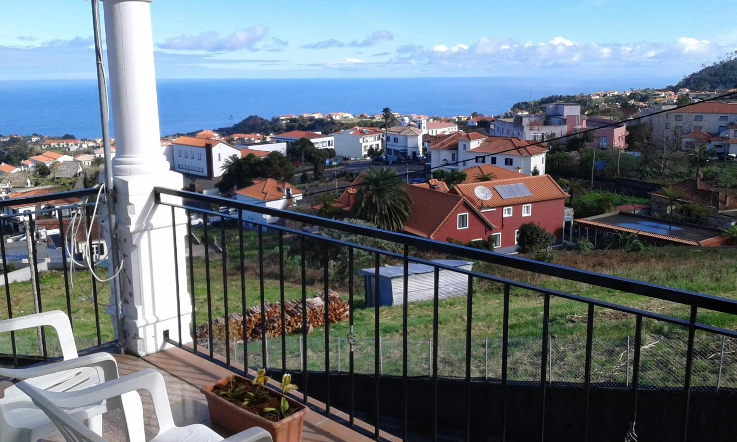 Apartment with Mountain View - Photo 4