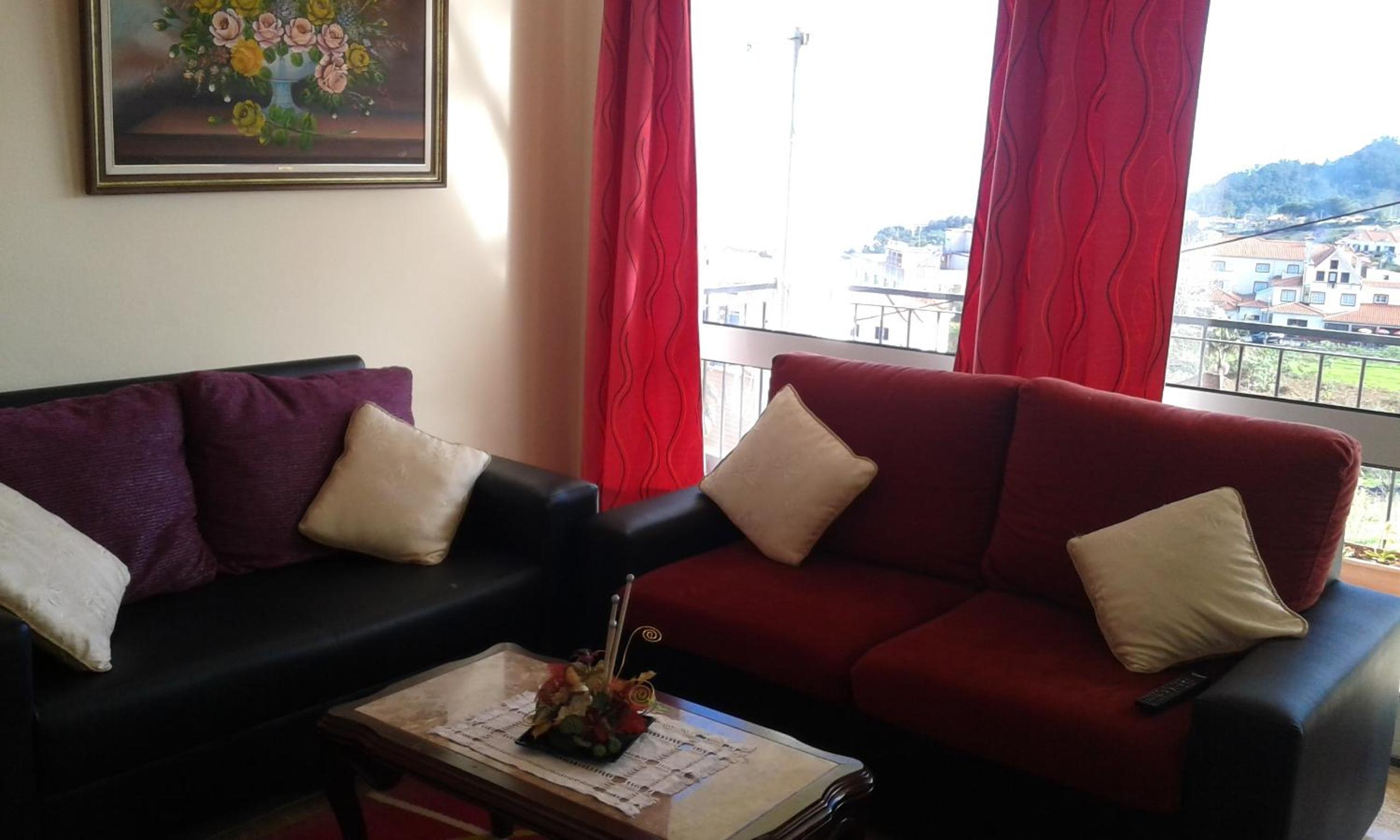 Apartment with Mountain View - Photo 5