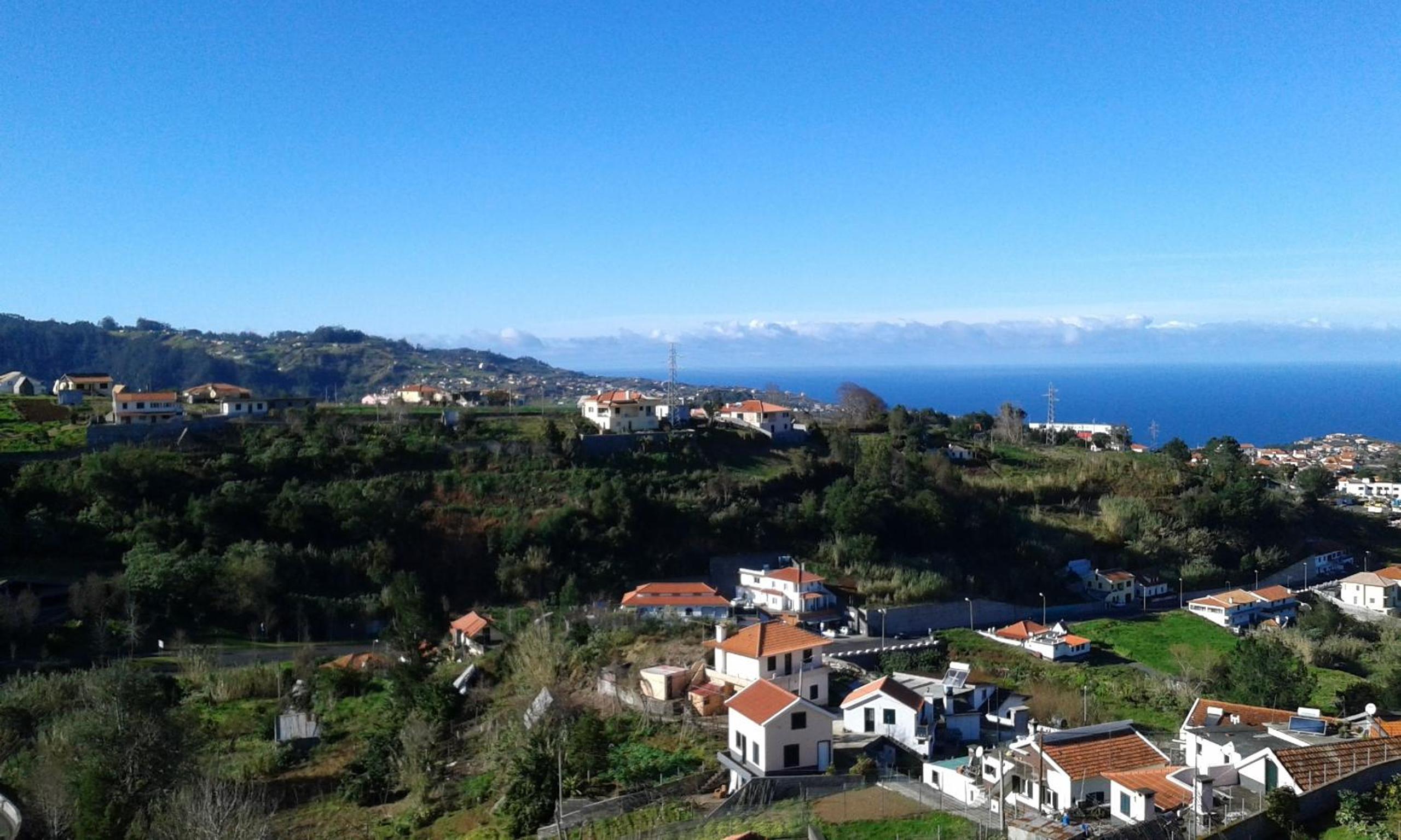 Apartment with Mountain View - Photo 2