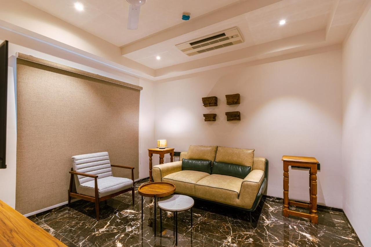 Suite - Photo 11