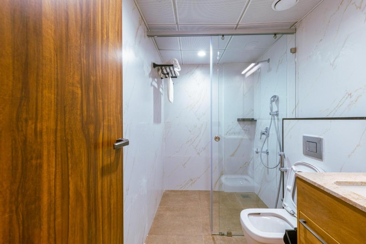 Suite - Photo 14