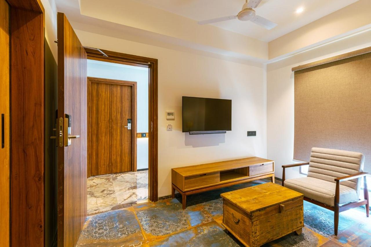 Suite - Photo 1