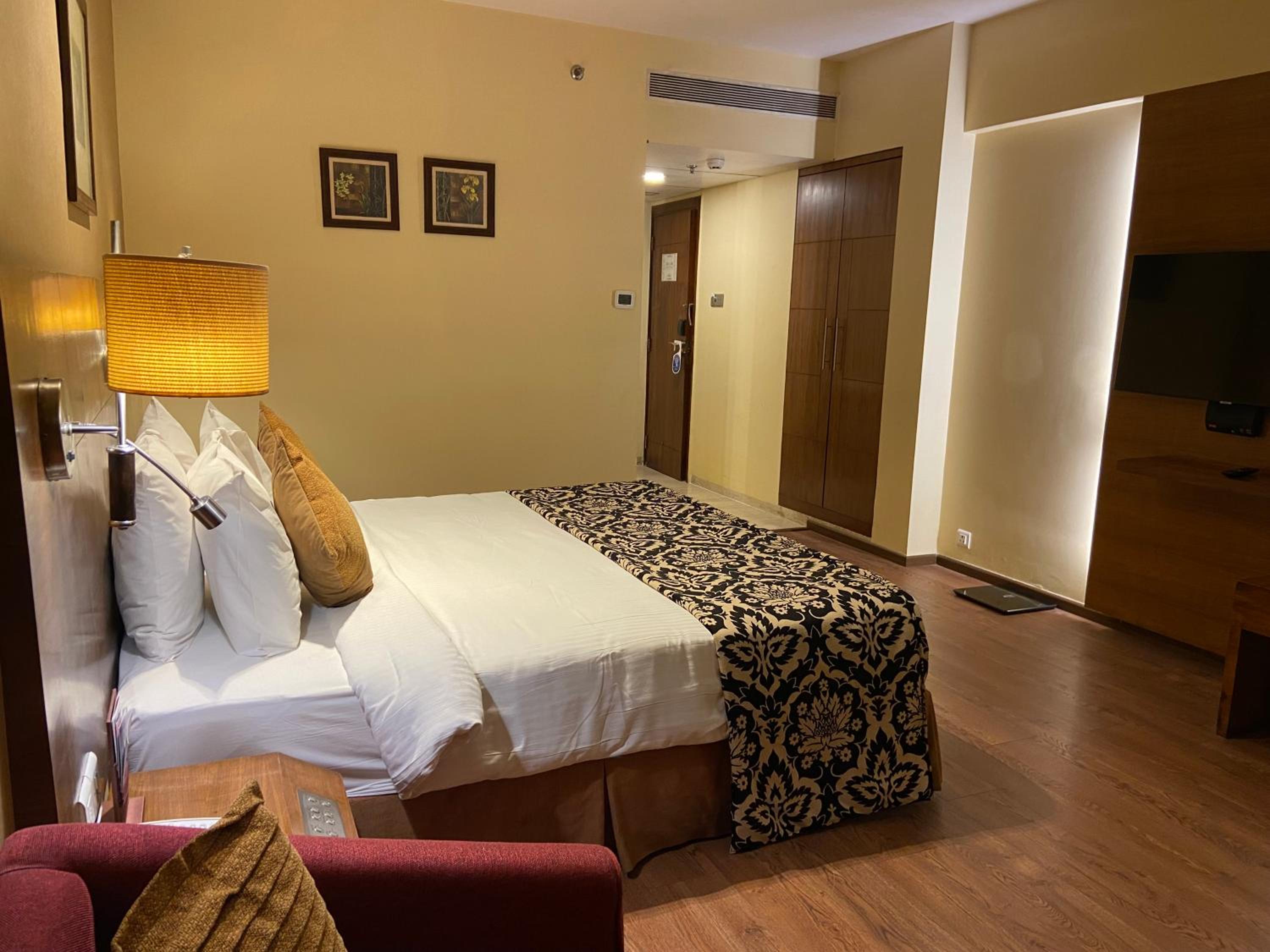 Fortune Club Exotica (Complimentary use of Club Lounge with with 2 Mocktails/Juices/ Soft Drinks with Finger Snacks between 1800 Hrs and 2000 Hrs) with 15% off on F&B ( Soft Beverage only)