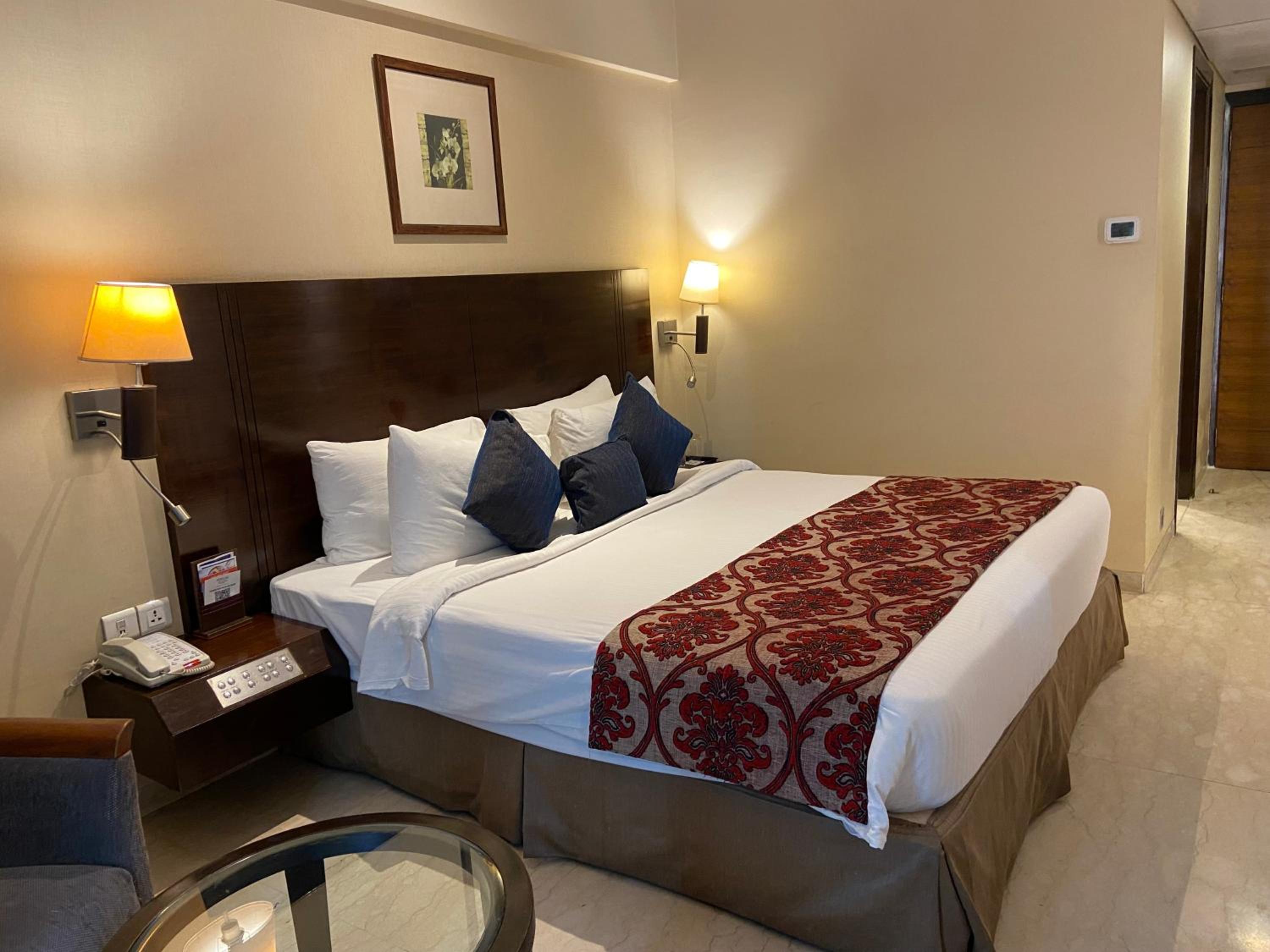 Deluxe Double Room with 20% off on Food & Beverages and complimentary session of Steam Sauna Bath