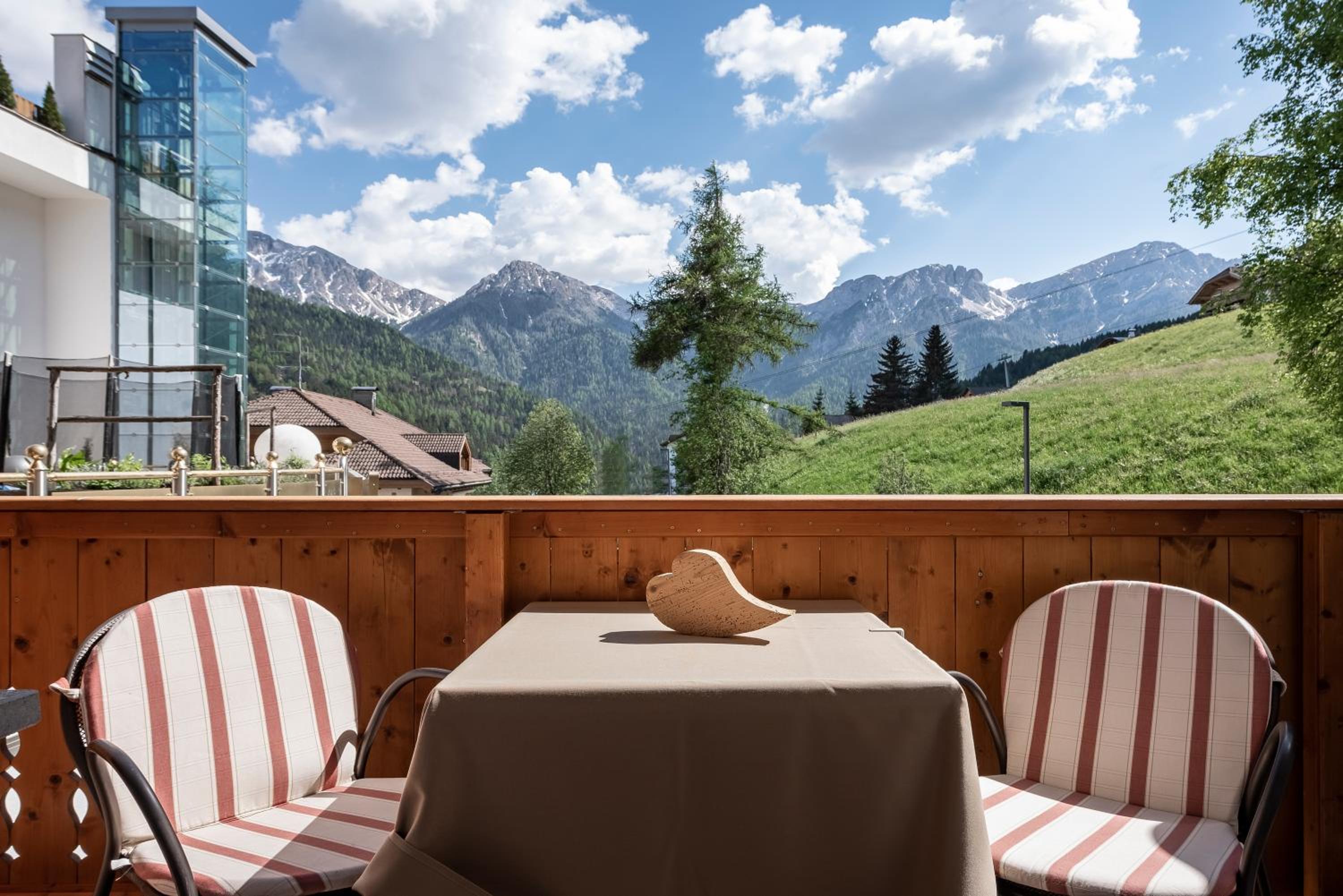 Classic Double Room with Balcony - Photo 2