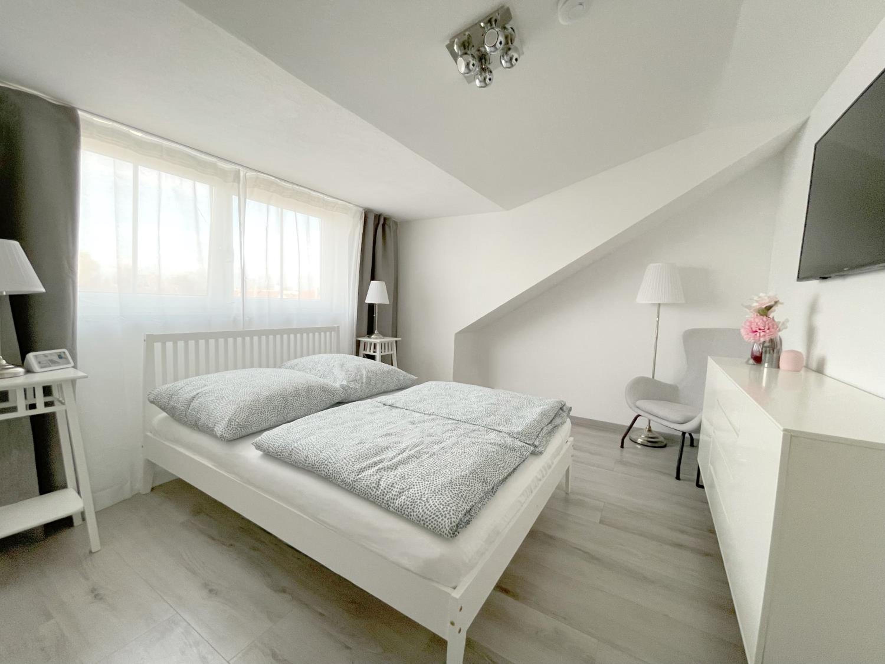 Apartment with Balcony photo 3
