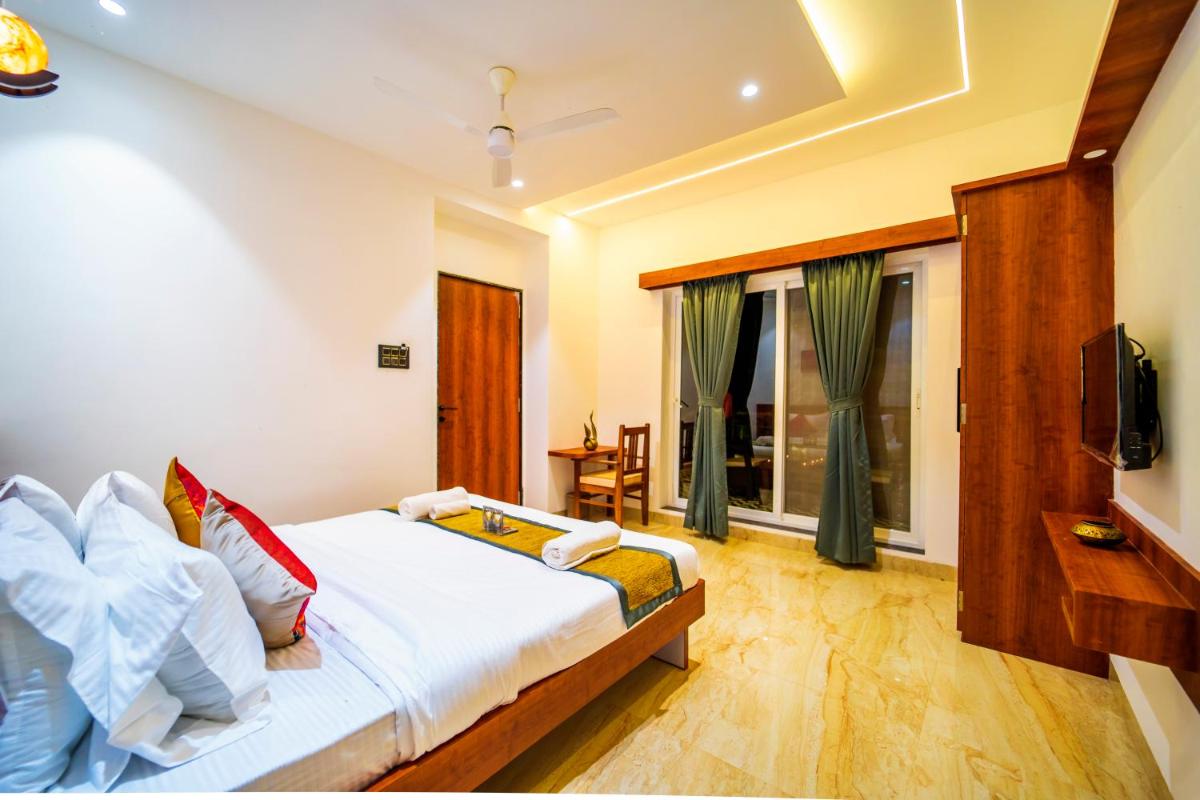 Deluxe Double Room with Balcony photo 2