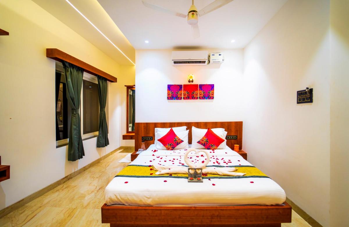 Deluxe Double Room with Balcony photo 1
