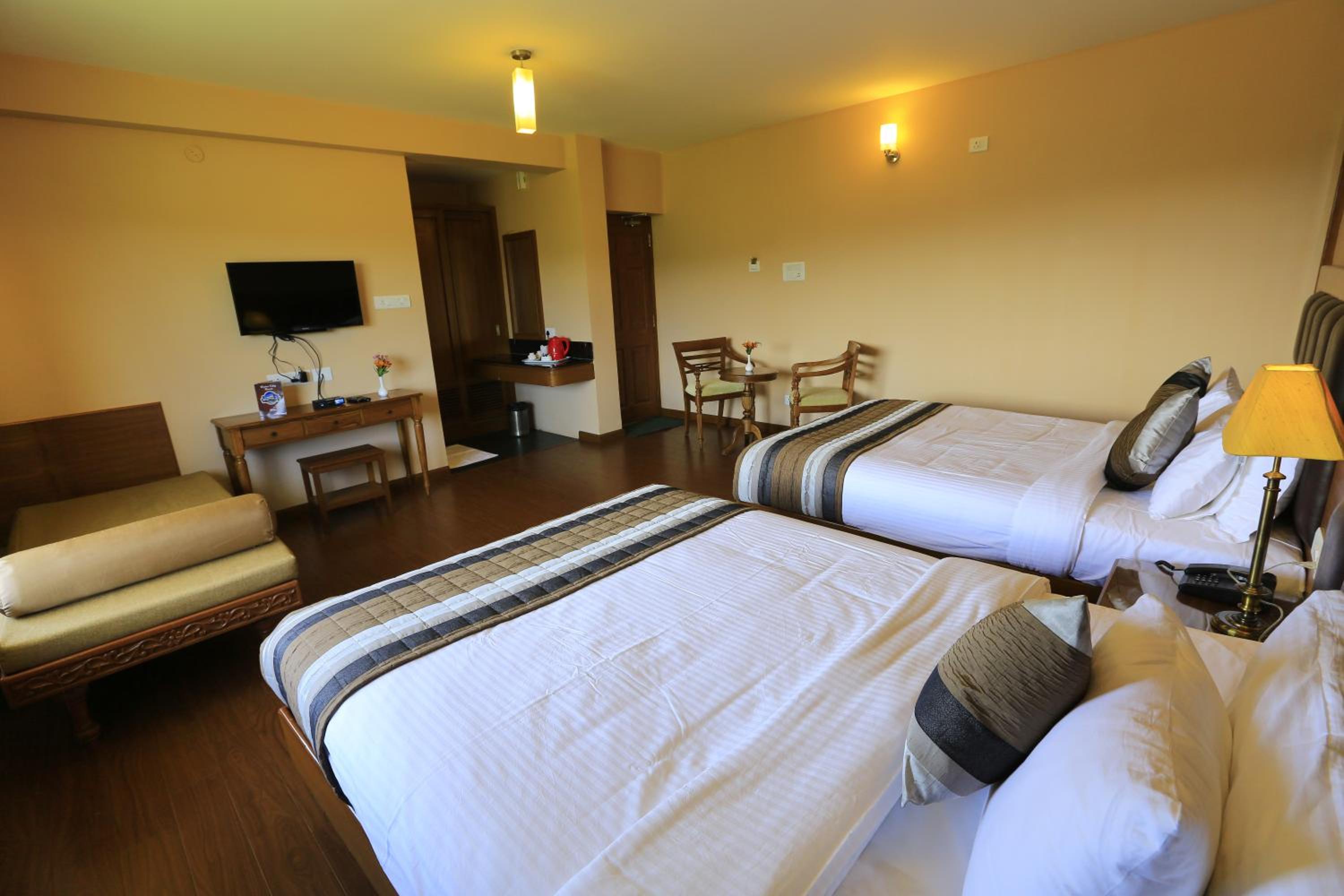 Premium Family Room - Photo 7