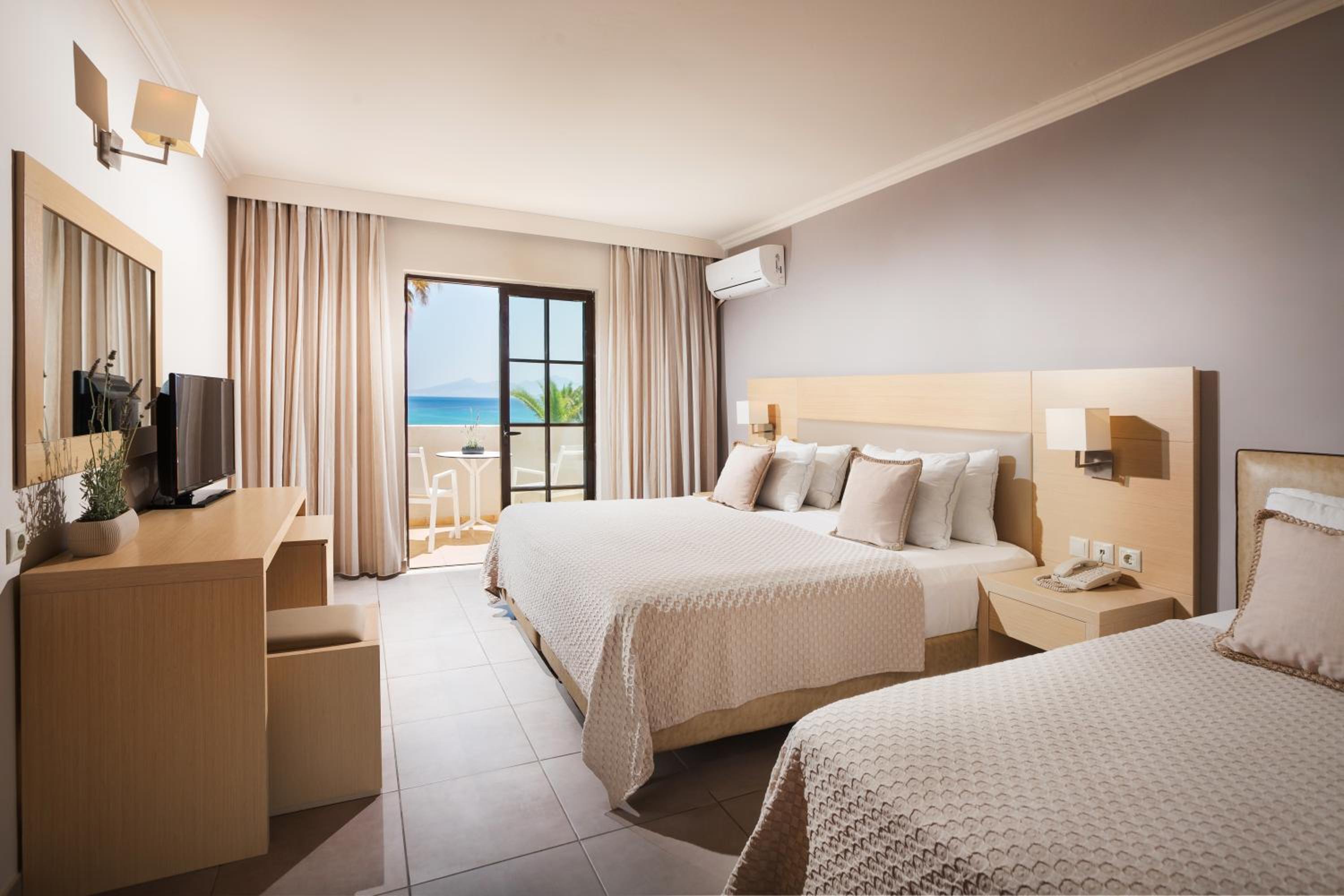 Double Room with Sea View photo 1